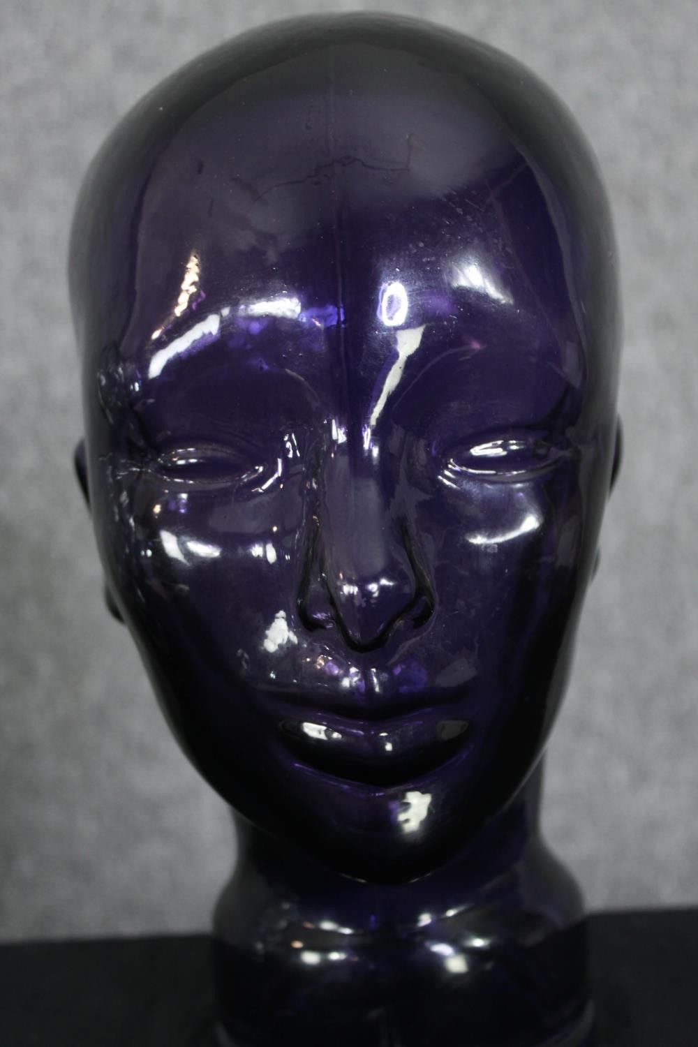 Two 20th century glass milliners mannequin pressed glass heads having moulded features, one dark - Image 4 of 5