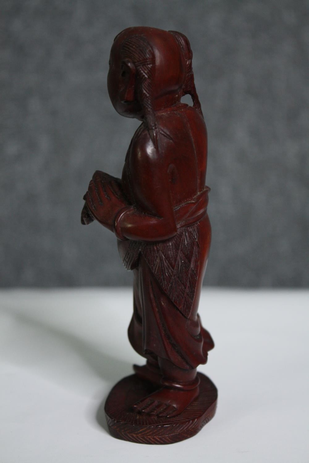 Two Eastern figures, one ceramic the other carved hardwood. H.15cm. (largest). - Image 10 of 10