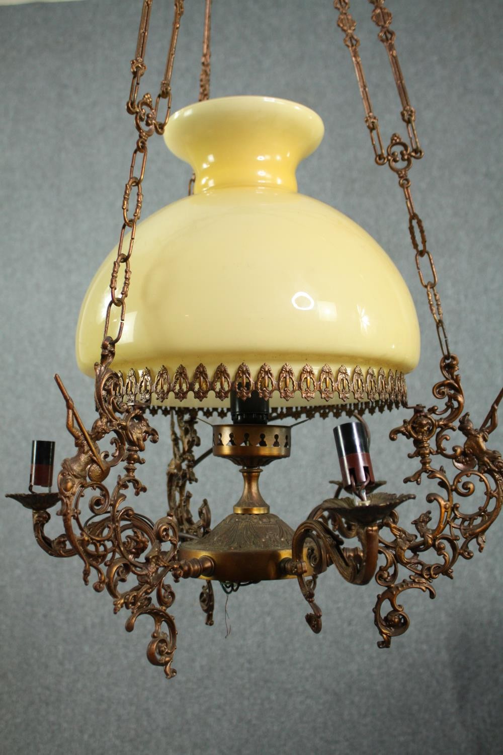 A vintage ceiling light in the style of an oil lantern. H.100cm. - Image 5 of 9