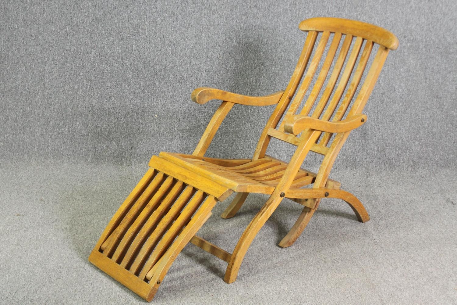 An oak folding steamer chair, first quarter 20th century, H.87 W.60 D.140cm. - Image 4 of 12