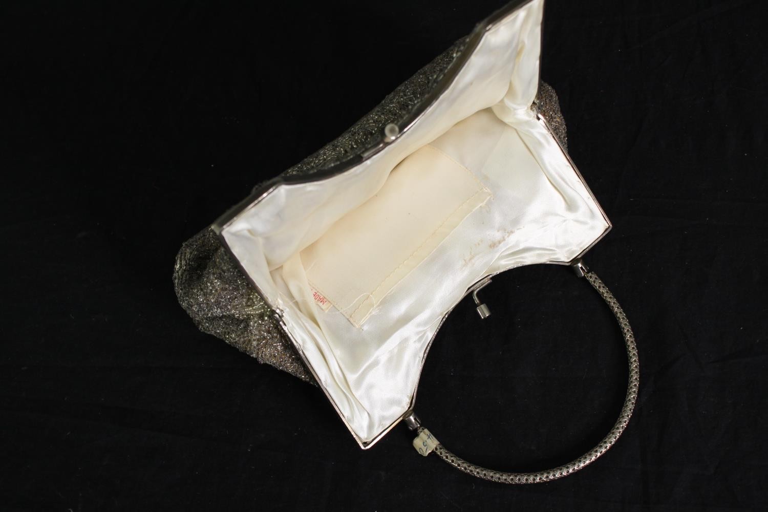 A group of various vintage evening purses. H.30 W.18cm. (largest). - Image 20 of 29