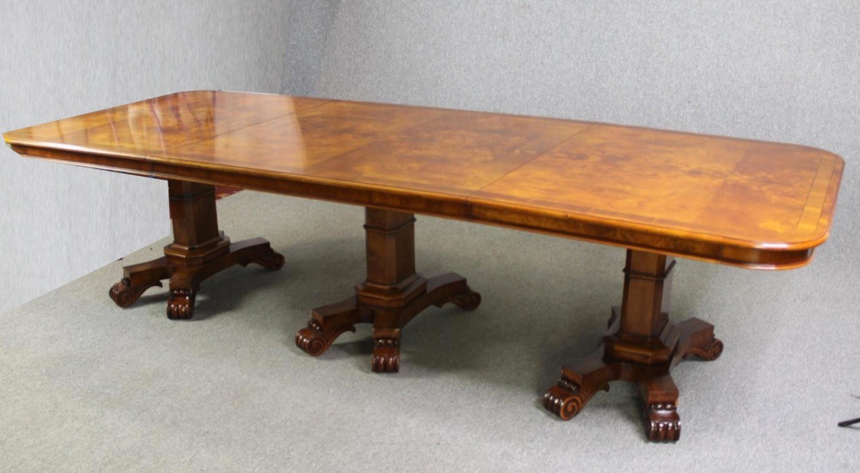 A walnut triple pedestal dining table, in the Victorian style, 20th century, H.78 W.426 D.123cm. - Image 3 of 12