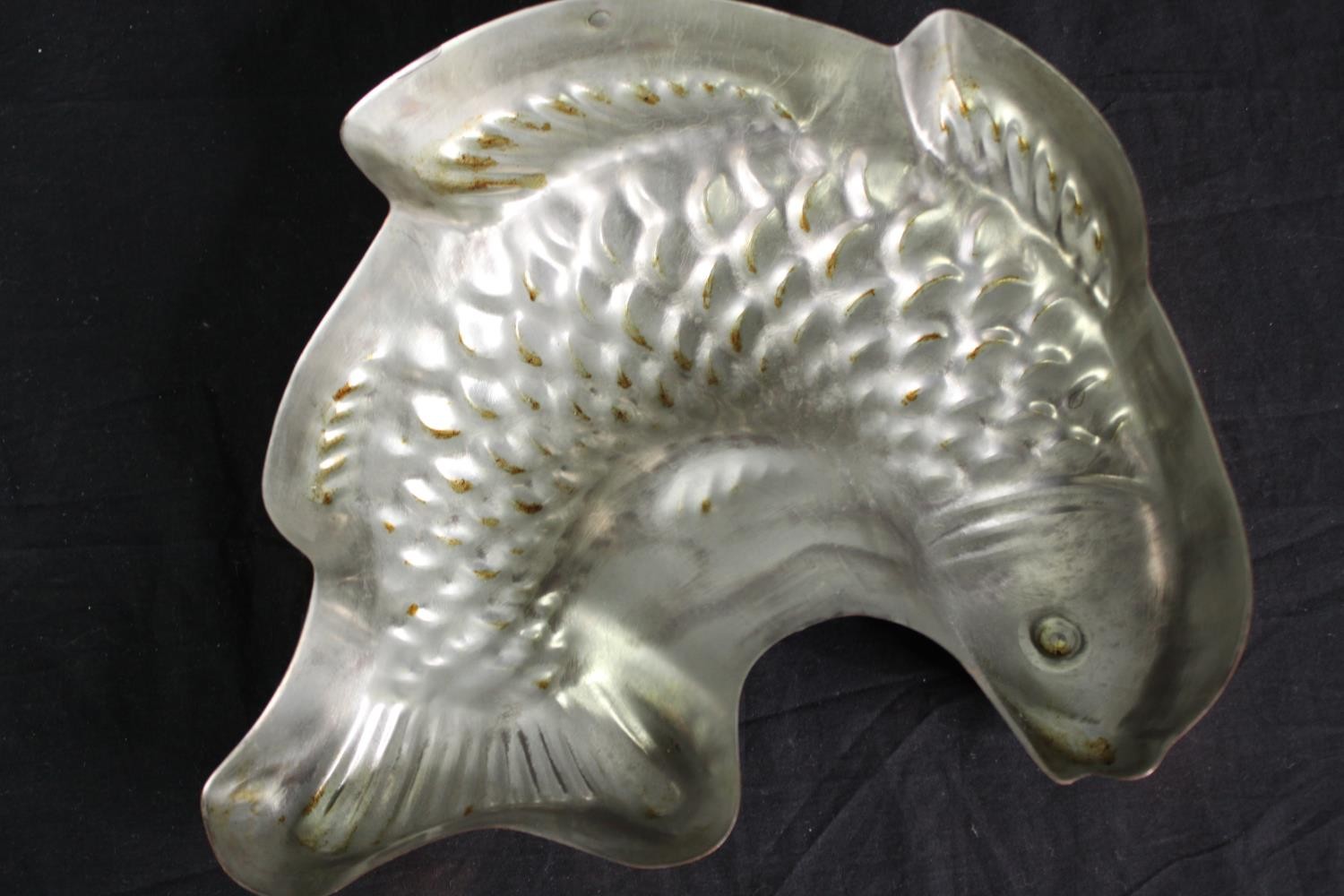Three copper items including a jelly mould in the form of a fish. L.31 W.20cm. - Image 3 of 10