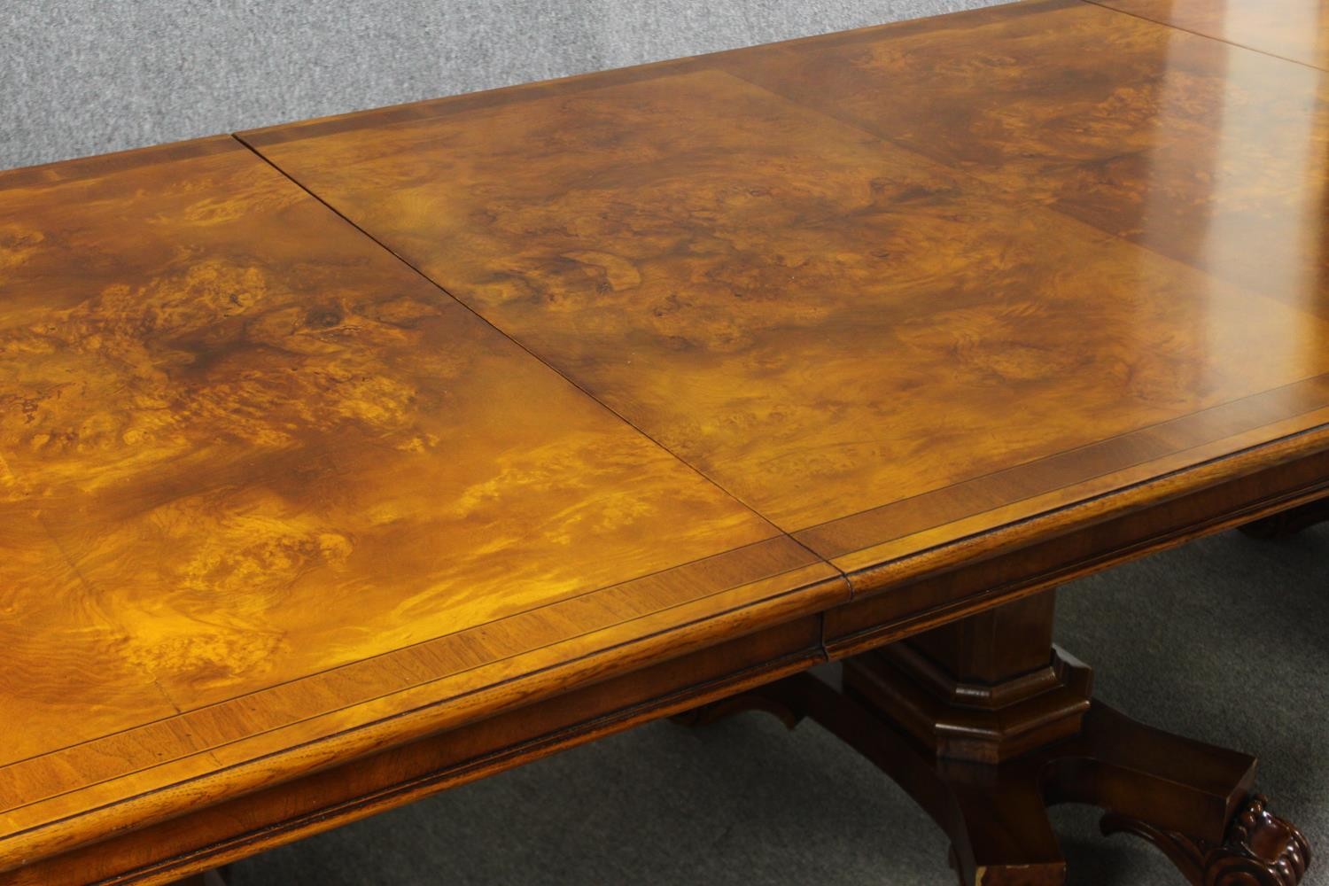 A walnut triple pedestal dining table, in the Victorian style, 20th century, H.78 W.426 D.123cm. - Image 5 of 12