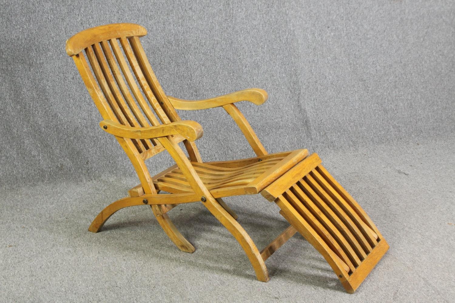 An oak folding steamer chair, first quarter 20th century, H.87 W.60 D.140cm. - Image 3 of 12