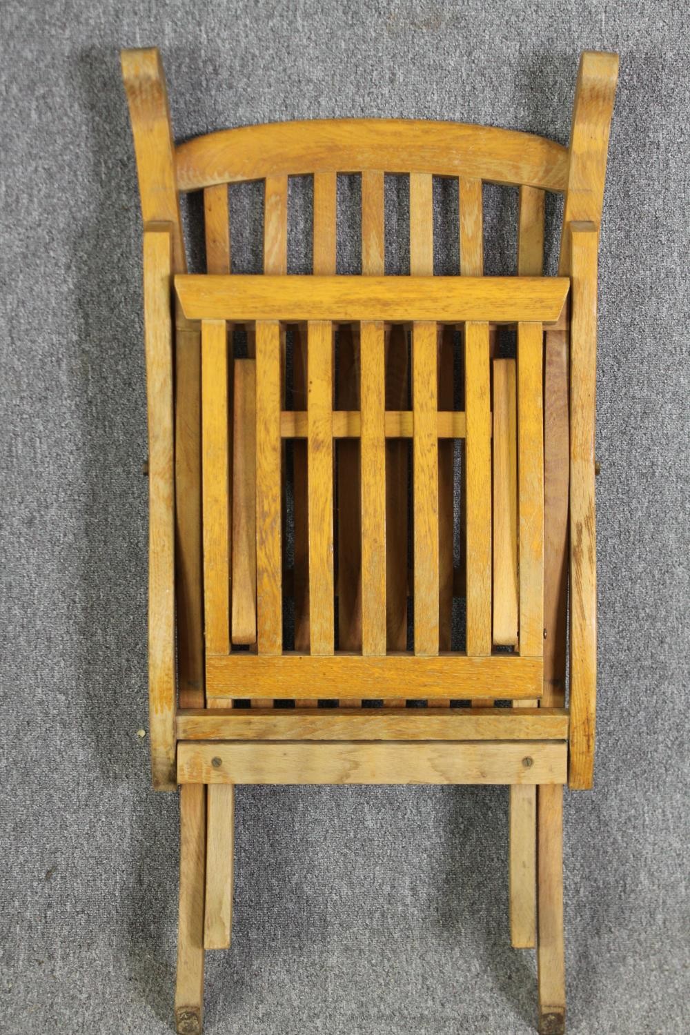 An oak folding steamer chair, first quarter 20th century, H.87 W.60 D.140cm. - Image 11 of 12