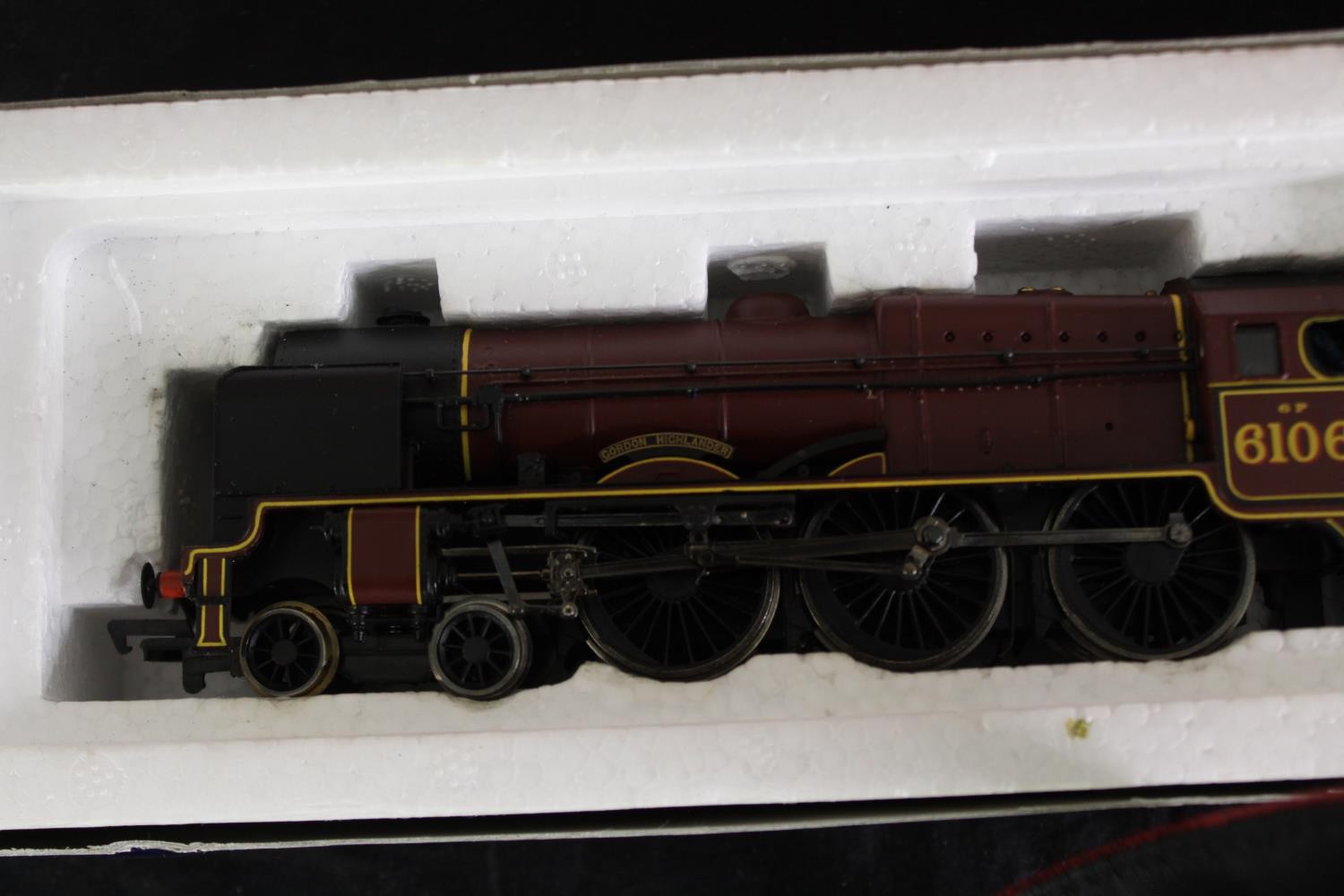 A collection of boxed Hornby and Bachmann train sets and rolling stock items. H.30 W.80 D.8cm. (box) - Image 10 of 26