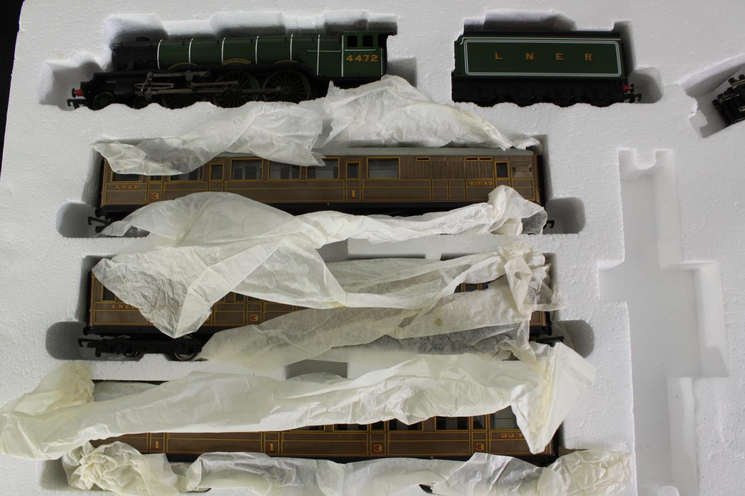 A collection of boxed Hornby and Bachmann train sets and rolling stock items. H.30 W.80 D.8cm. (box) - Image 15 of 26