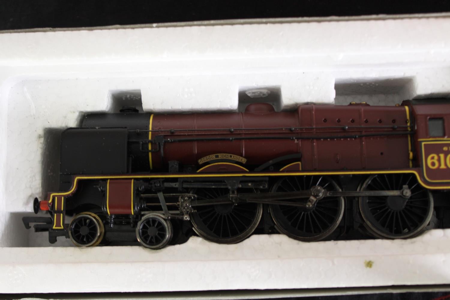 A collection of boxed Hornby and Bachmann train sets and rolling stock items. H.30 W.80 D.8cm. (box) - Image 11 of 26