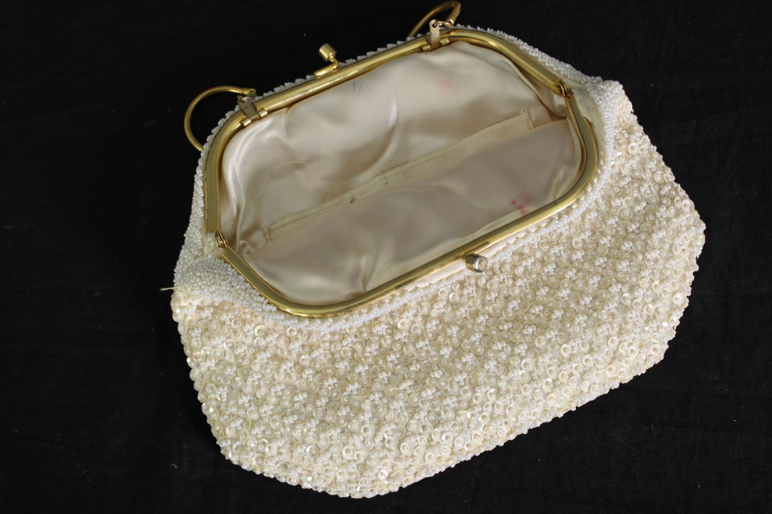 A group of various vintage evening purses. H.30 W.18cm. (largest). - Image 23 of 29