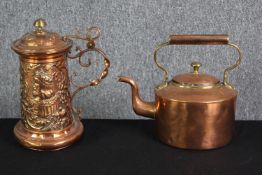 An antique copper kettle, and a tankard H.29cm. (largest).