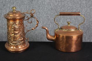 An antique copper kettle, and a tankard H.29cm. (largest).