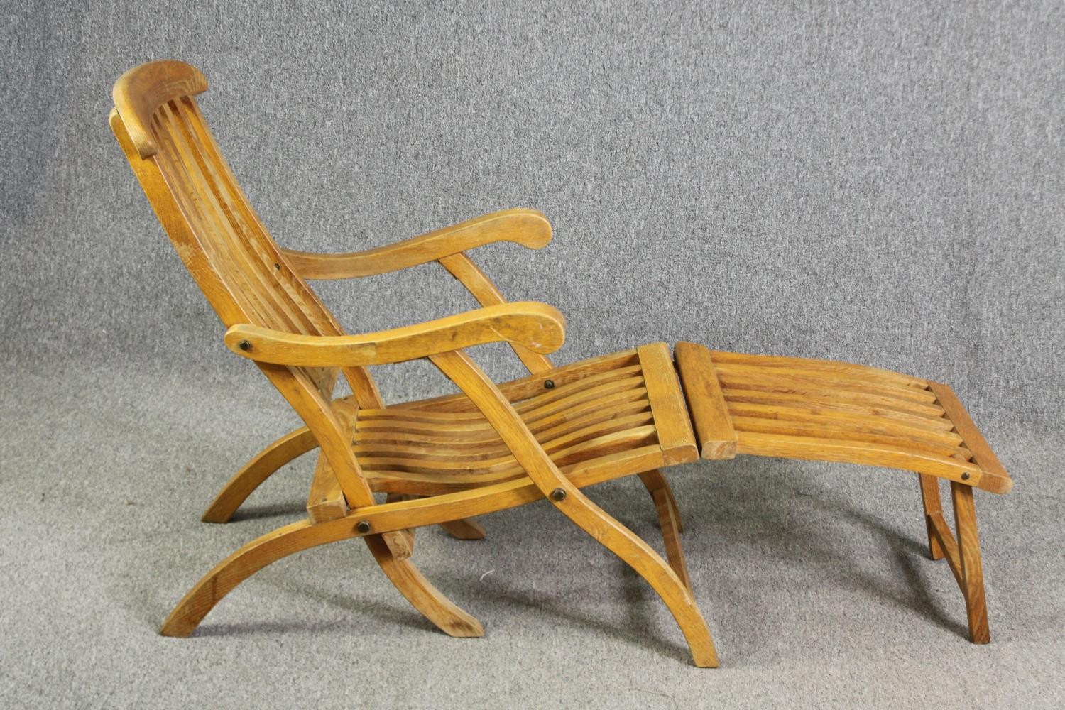 An oak folding steamer chair, first quarter 20th century, H.87 W.60 D.140cm. - Image 7 of 12