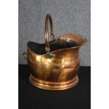 An antique copper coal bucket. H.37 W.36 D.27cm.