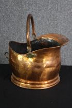 An antique copper coal bucket. H.37 W.36 D.27cm.