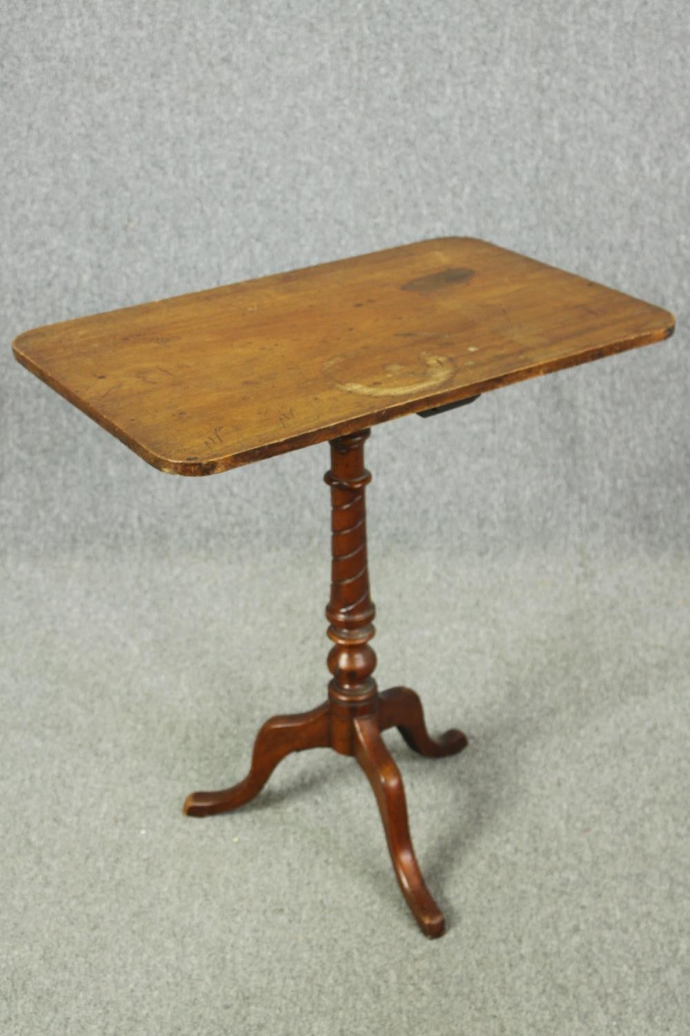 Occasional or lamp table, 19th century mahogany. H.71 W.66 D.43cm. - Image 3 of 6