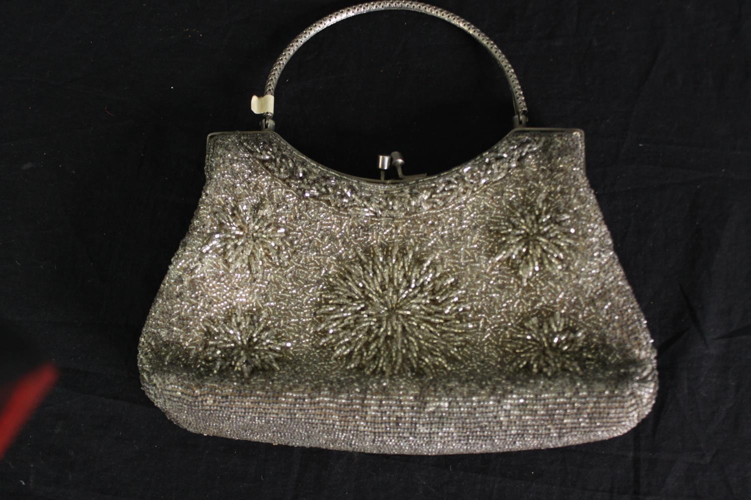 A group of various vintage evening purses. H.30 W.18cm. (largest). - Image 17 of 29