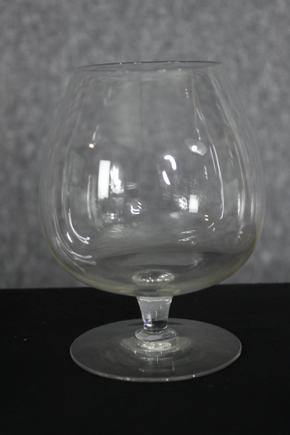 A quantity of vintage drinking glasses, H.17cm. (largest). - Image 8 of 9