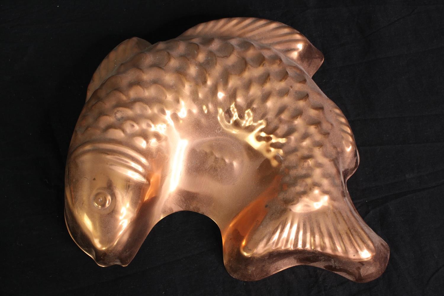 Three copper items including a jelly mould in the form of a fish. L.31 W.20cm. - Image 2 of 10