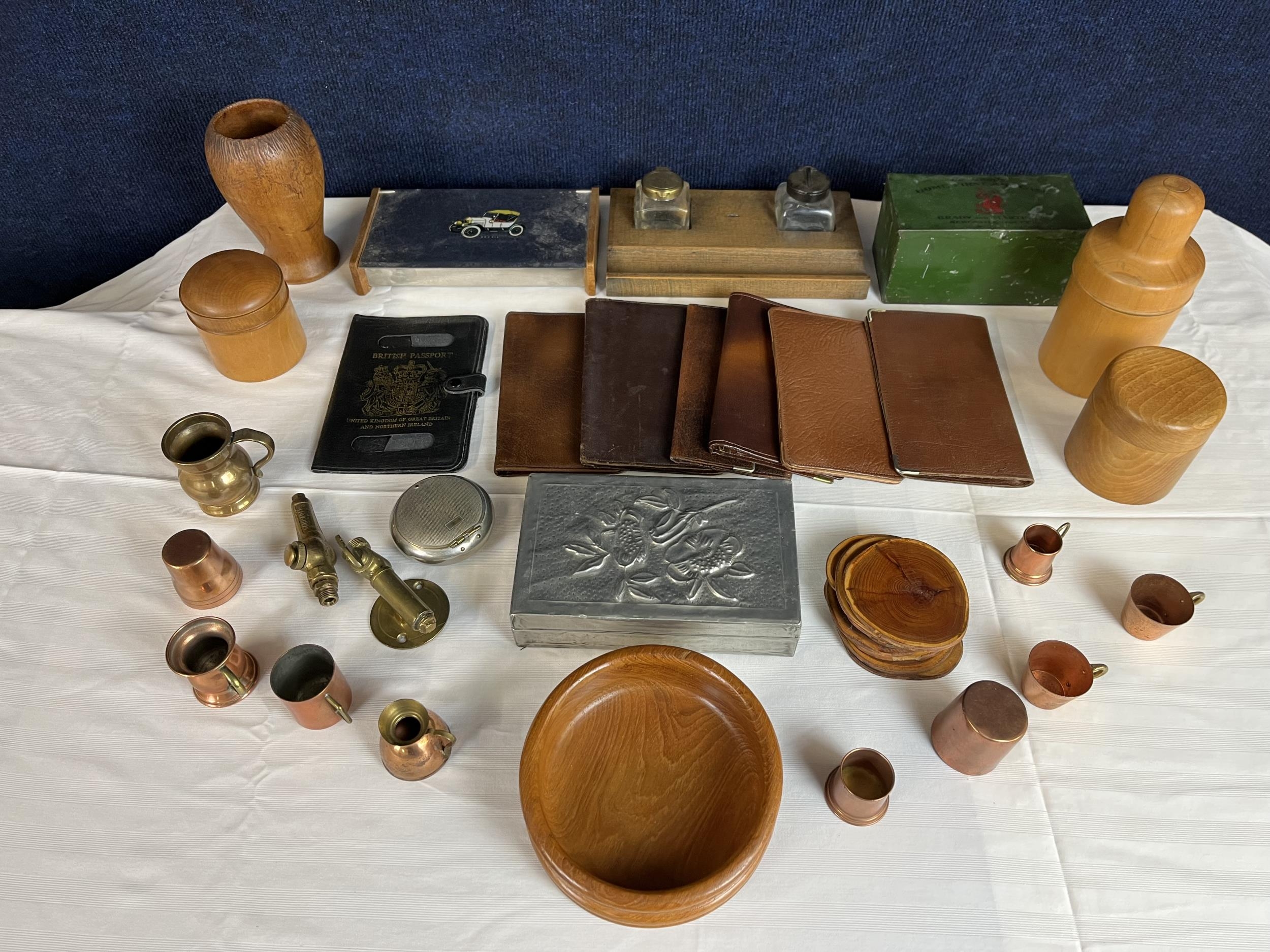 Various small items of copper and treen - Image 2 of 8