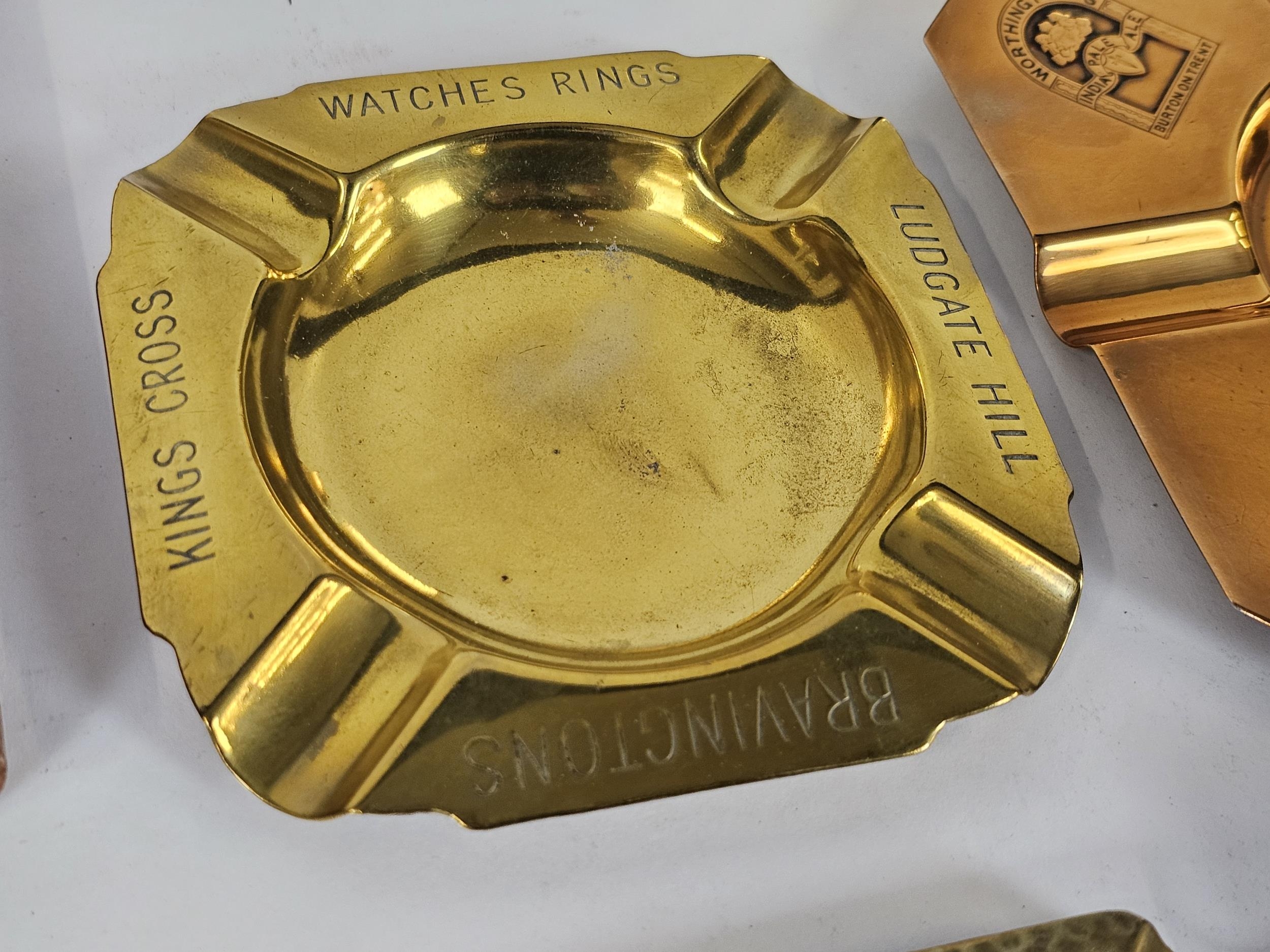 A large quantity of tobacciana, including ashtrays - Image 9 of 14