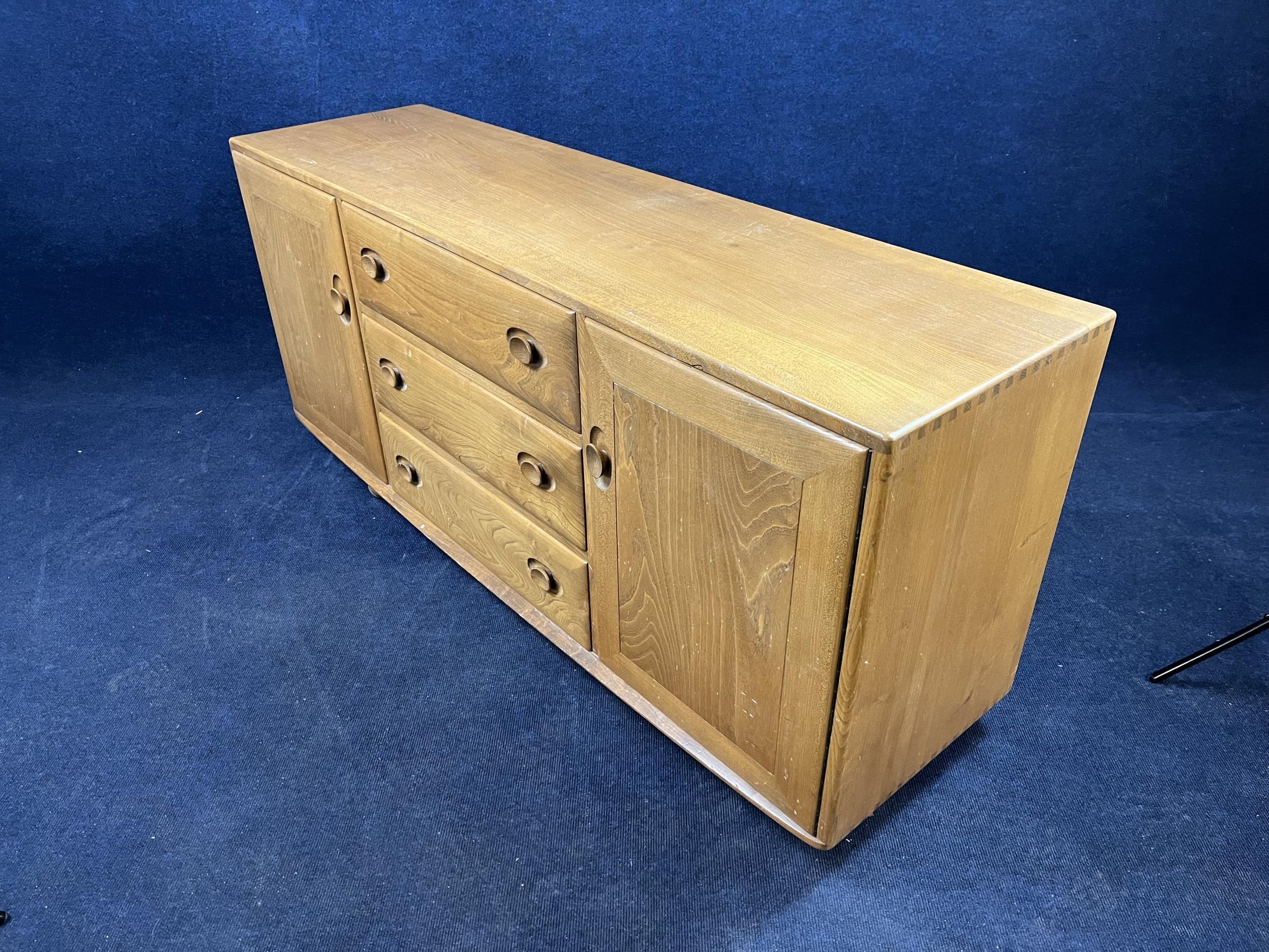 An Ercol elm sideboard. H.70 W.157 D.44.cm - Image 3 of 5