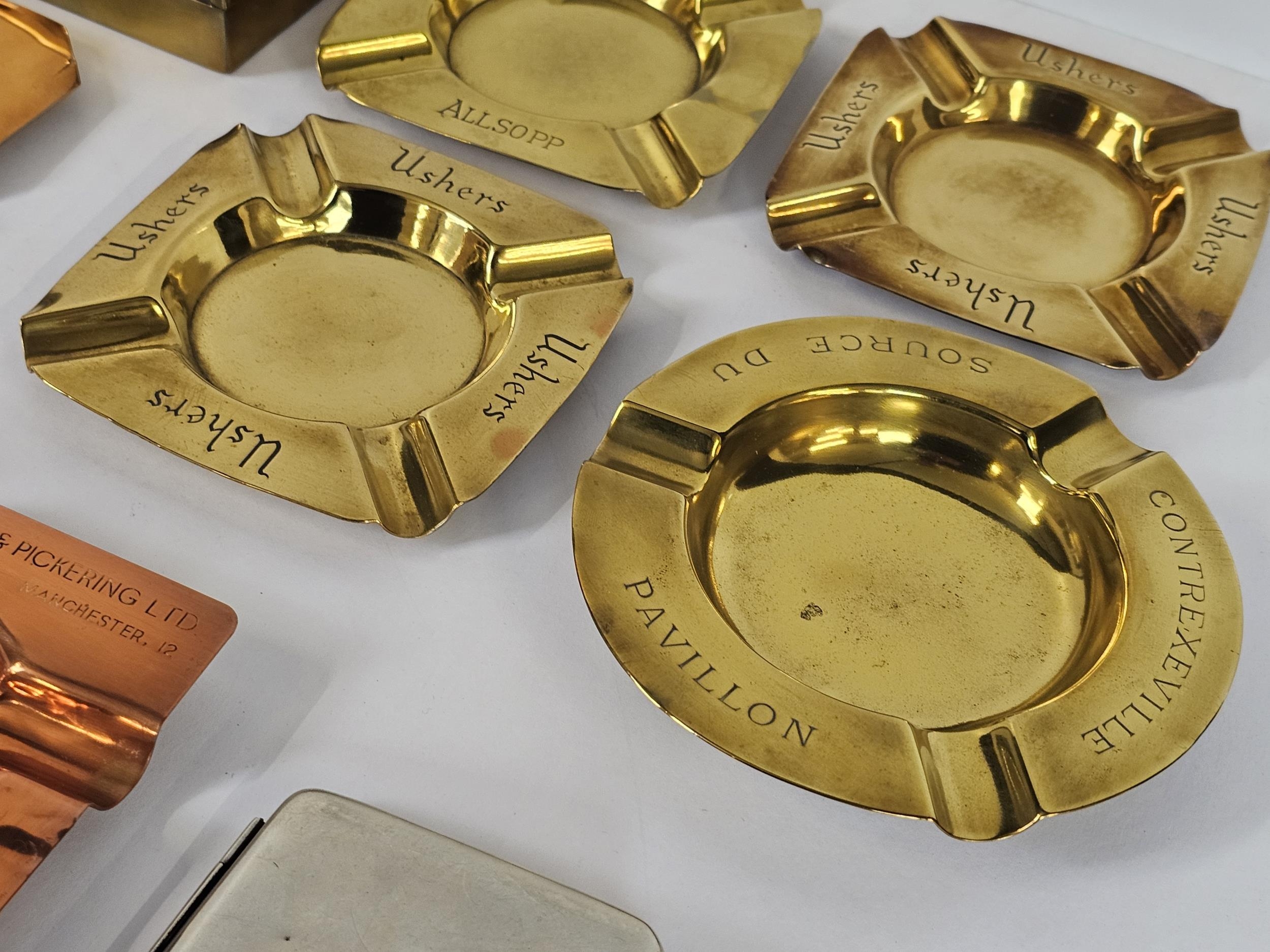 A large quantity of tobacciana, including ashtrays - Image 11 of 14