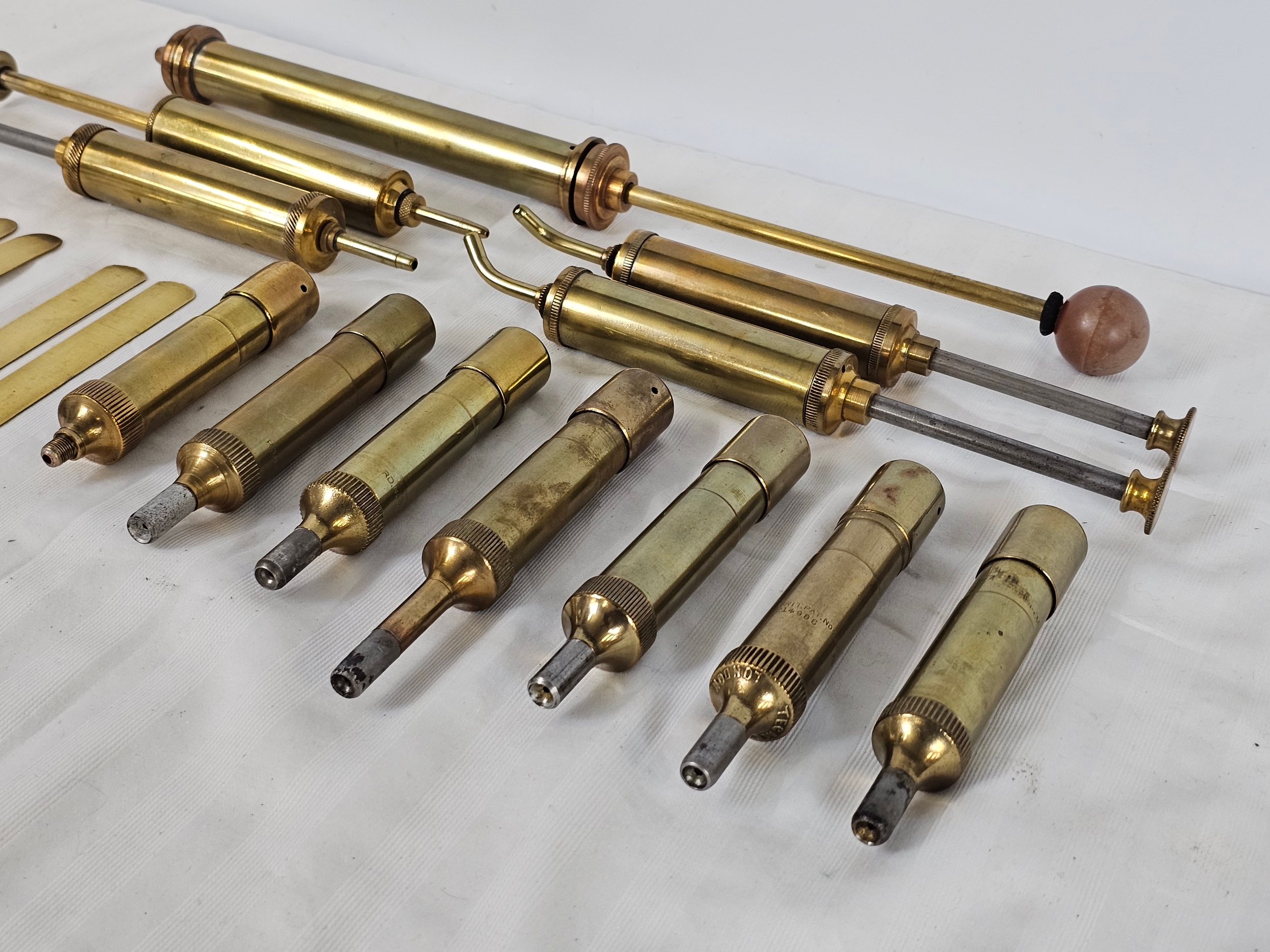 A quantity of brass airpumps and fitments - Image 2 of 4