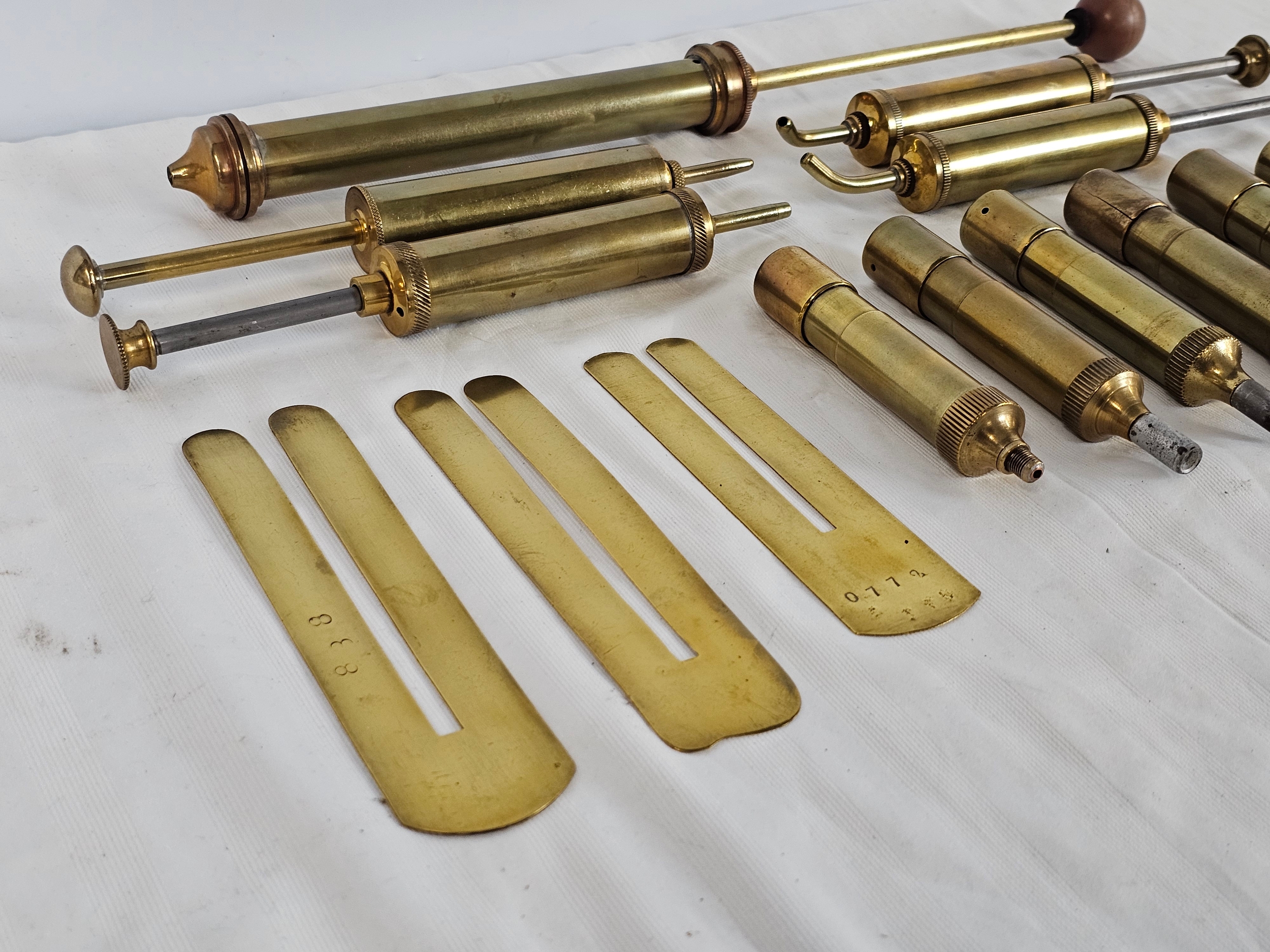 A quantity of brass airpumps and fitments - Image 3 of 4