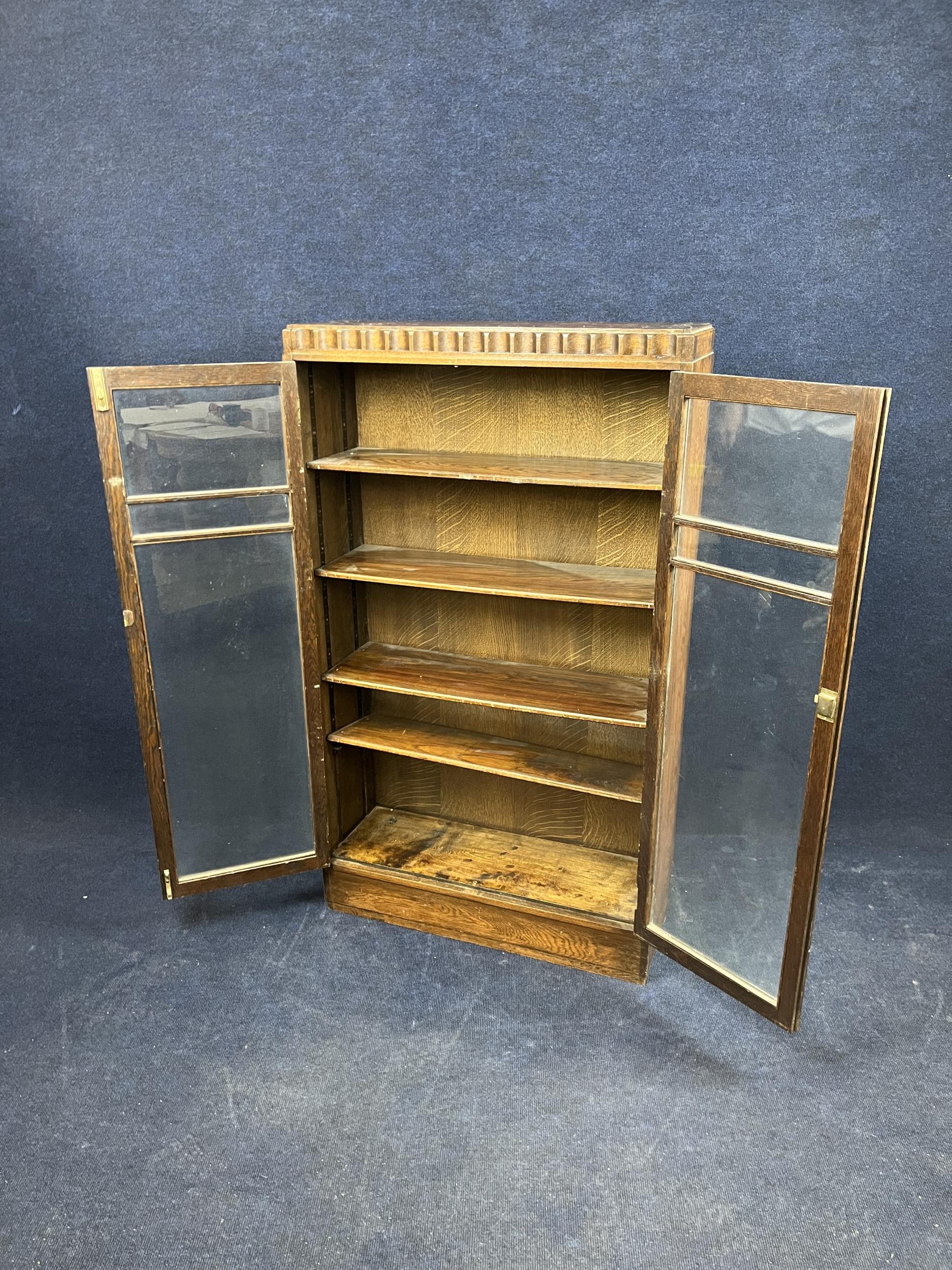 An oak glazed bookcase, early 20th century. H.130 W.75 D.26.cm - Image 4 of 6