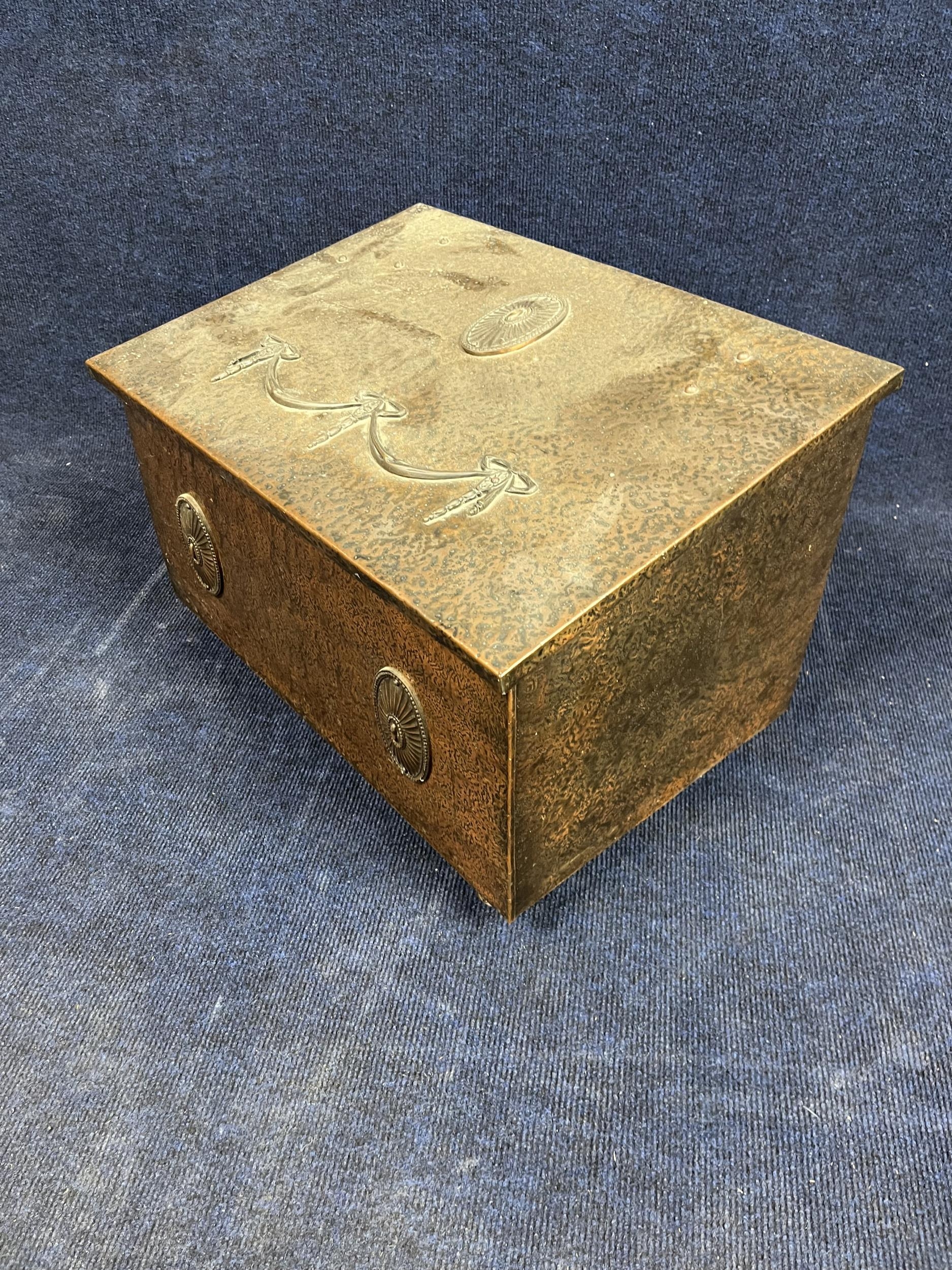 A C.1900 copper coal box, with neoclassical decoration - Image 5 of 5