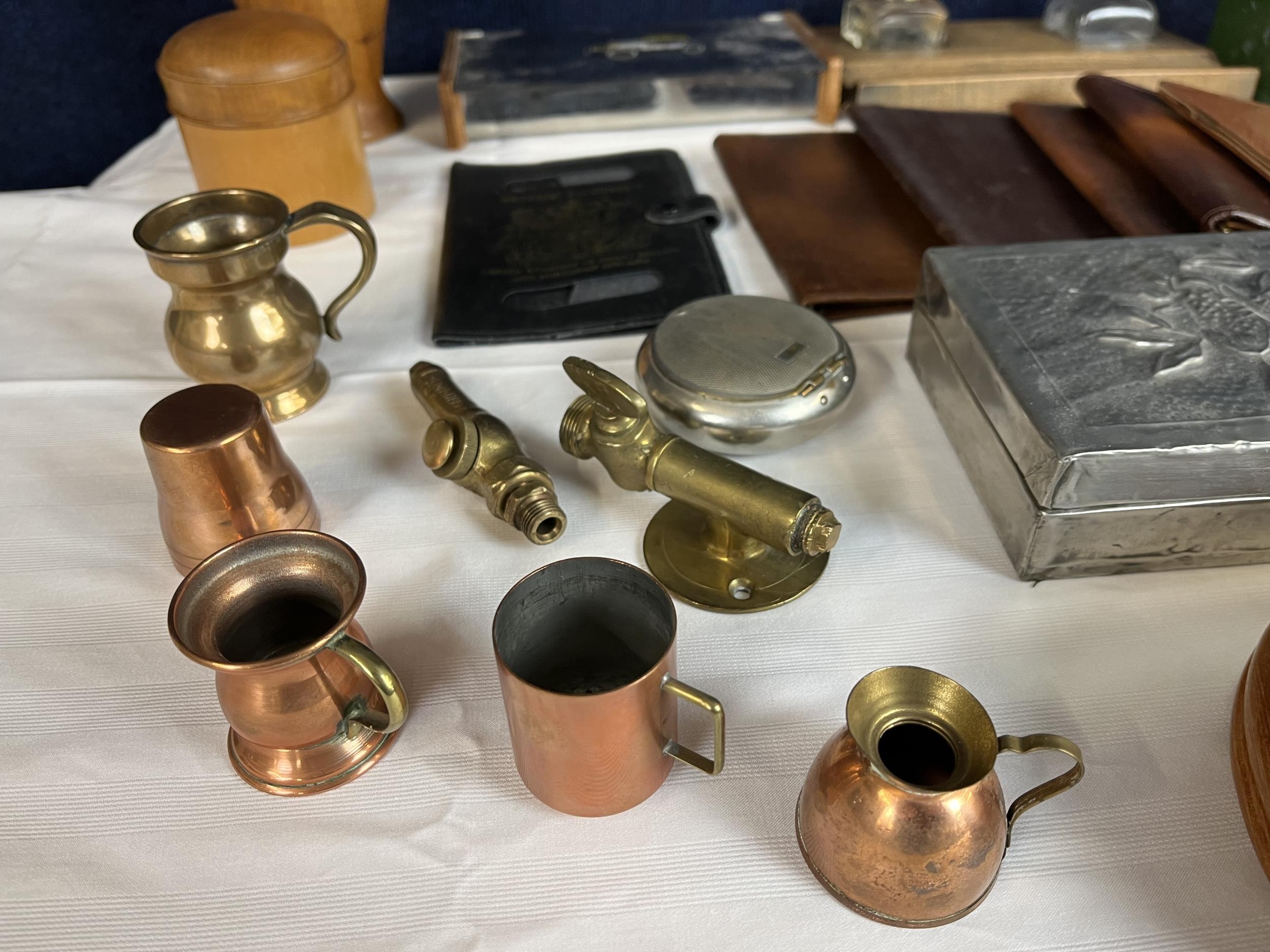 Various small items of copper and treen - Image 3 of 8