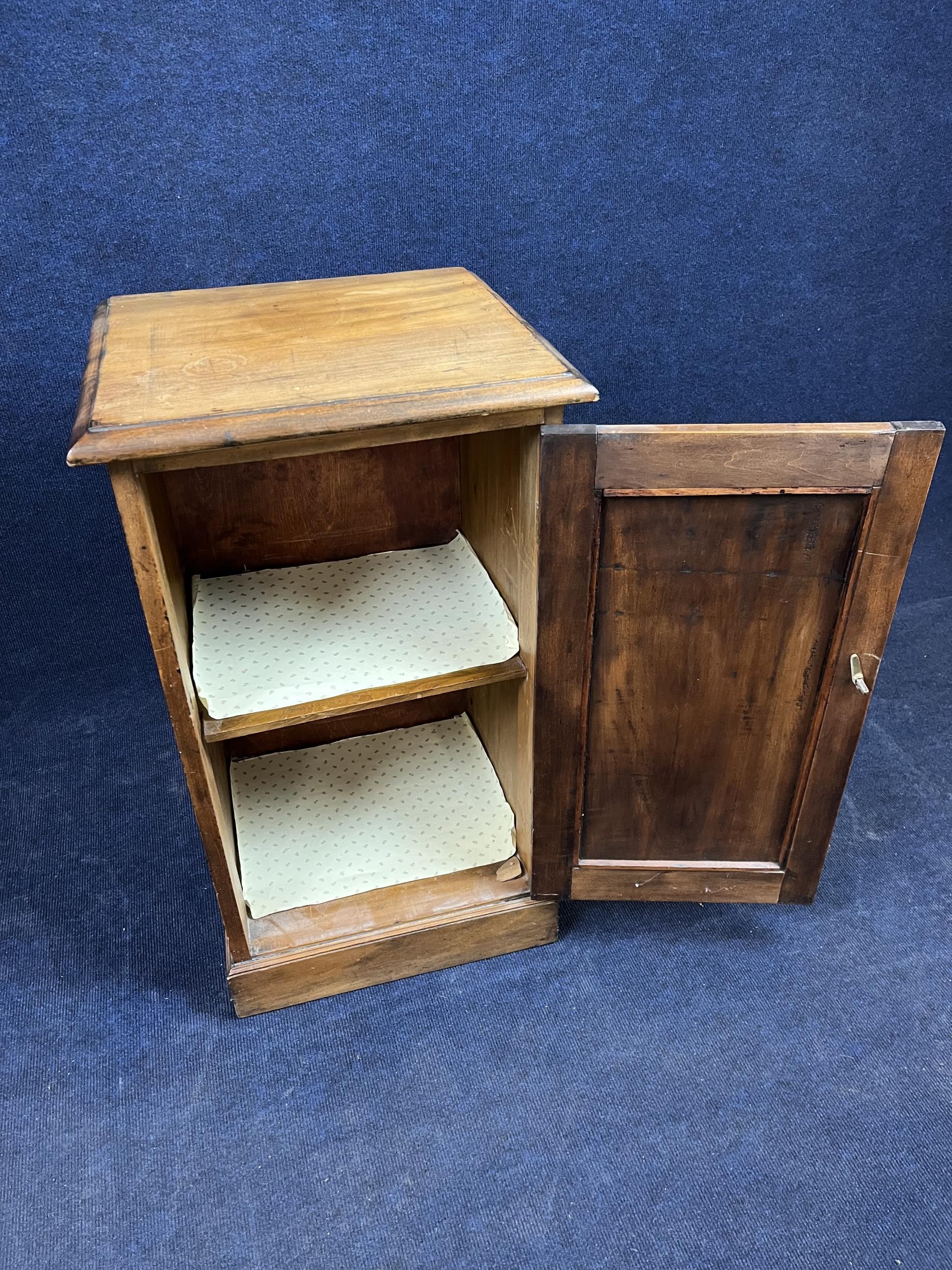 A pine pot cupboard, early 20th century. H.77 W.44 D.42.cm - Image 4 of 4