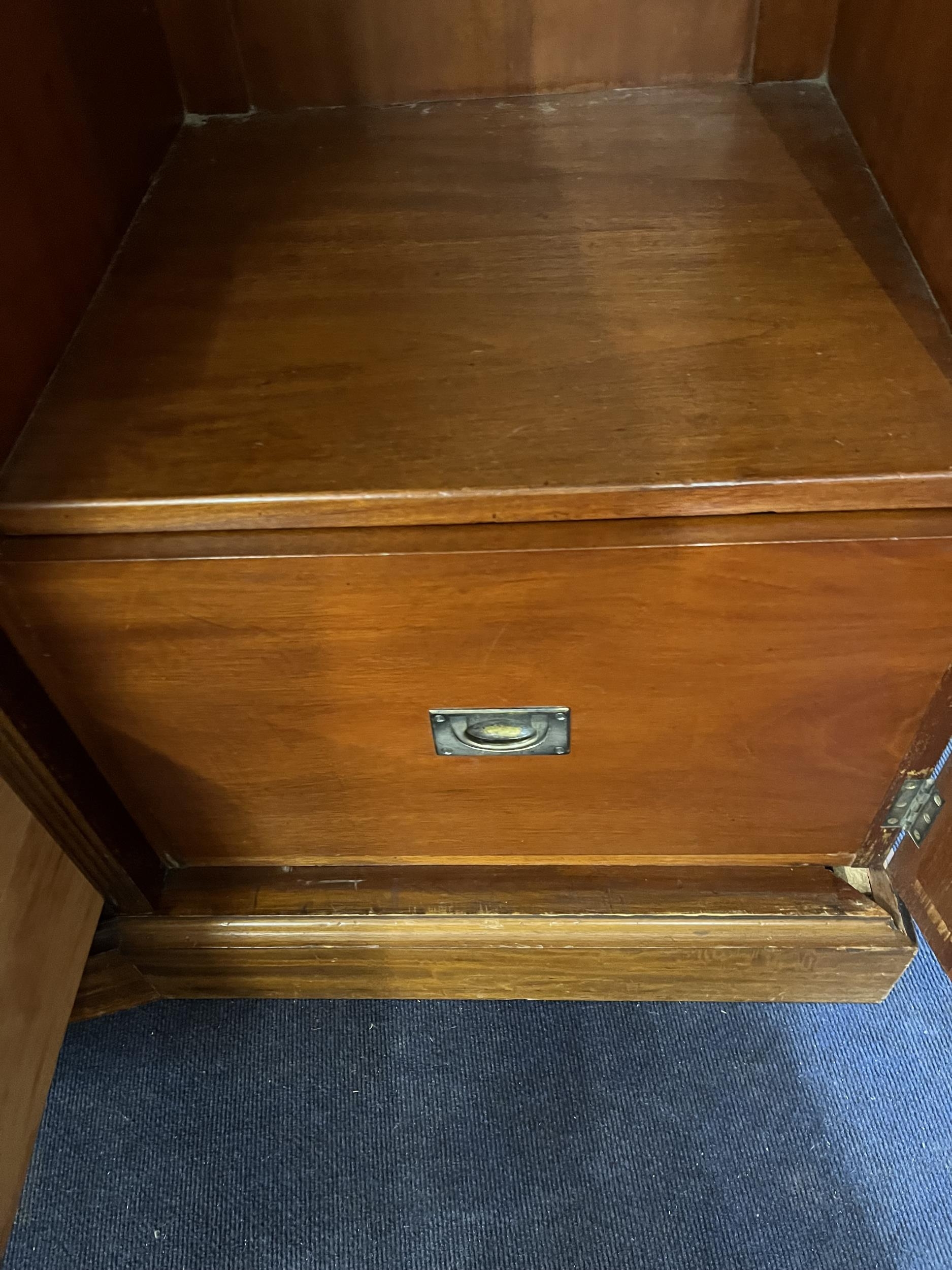 A mahogany and mirrored, break bow front wardrobe, 20th century. H.210 W.186 D.60.cm - Image 8 of 10