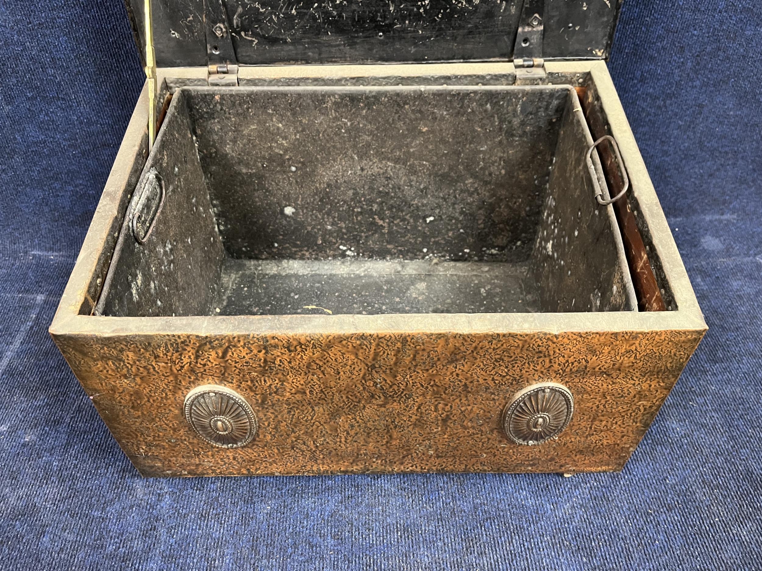 A C.1900 copper coal box, with neoclassical decoration - Image 3 of 5