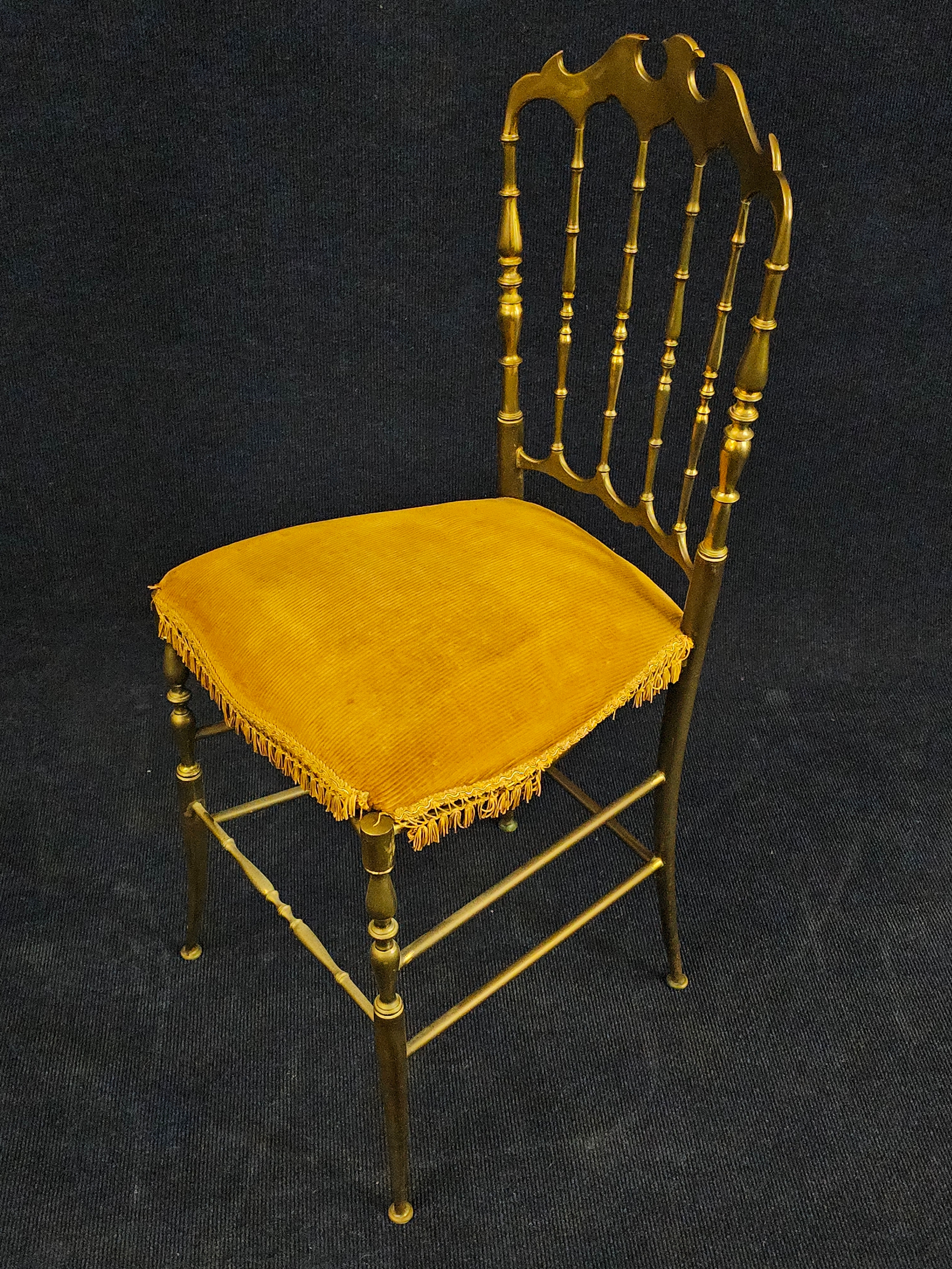 A brass salon chair - Image 2 of 8