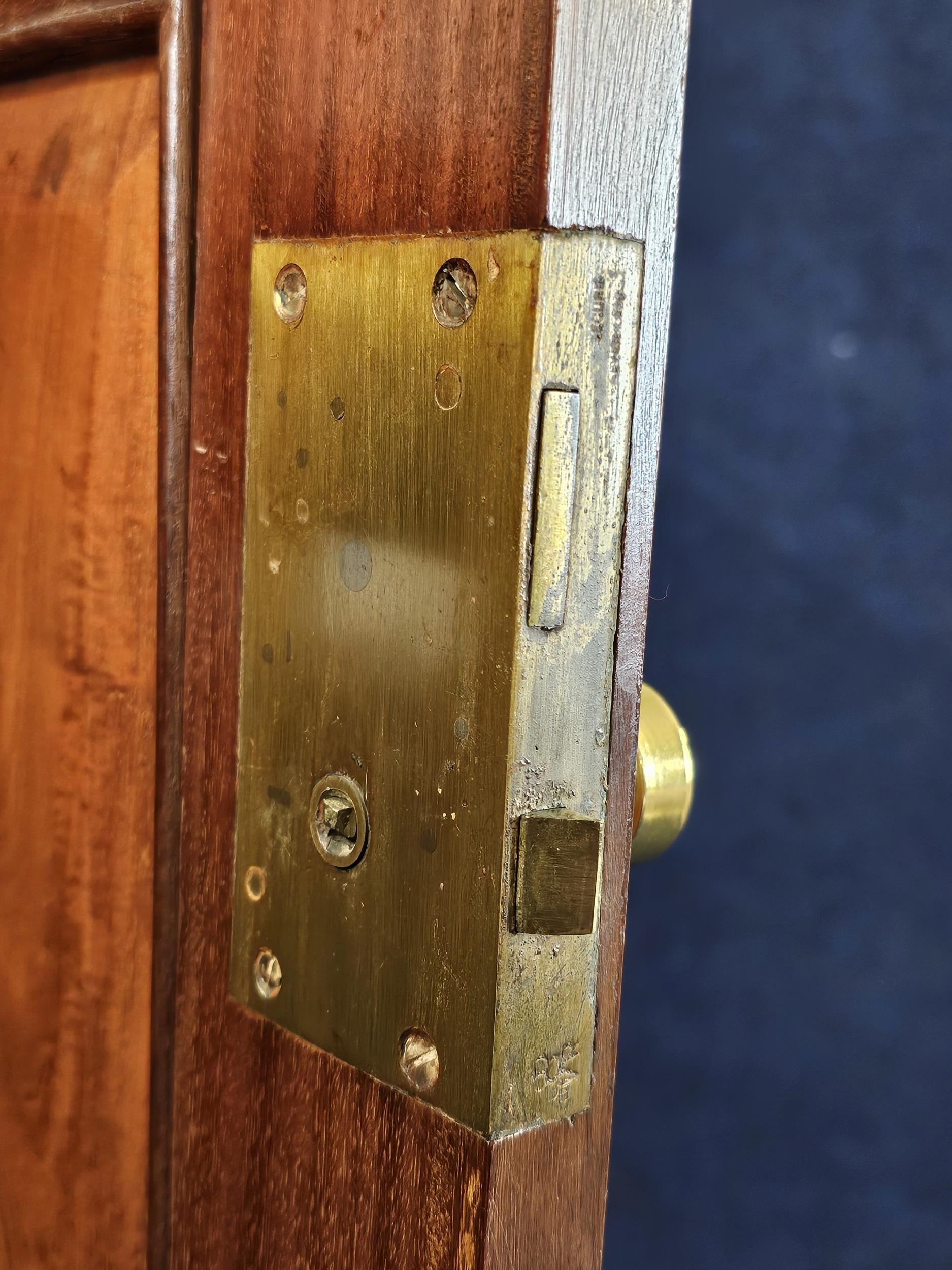 A narrow cabinet, rosewood and mahogany, with inlaid decoration, late 19th century (adapted) H.154 - Image 5 of 7