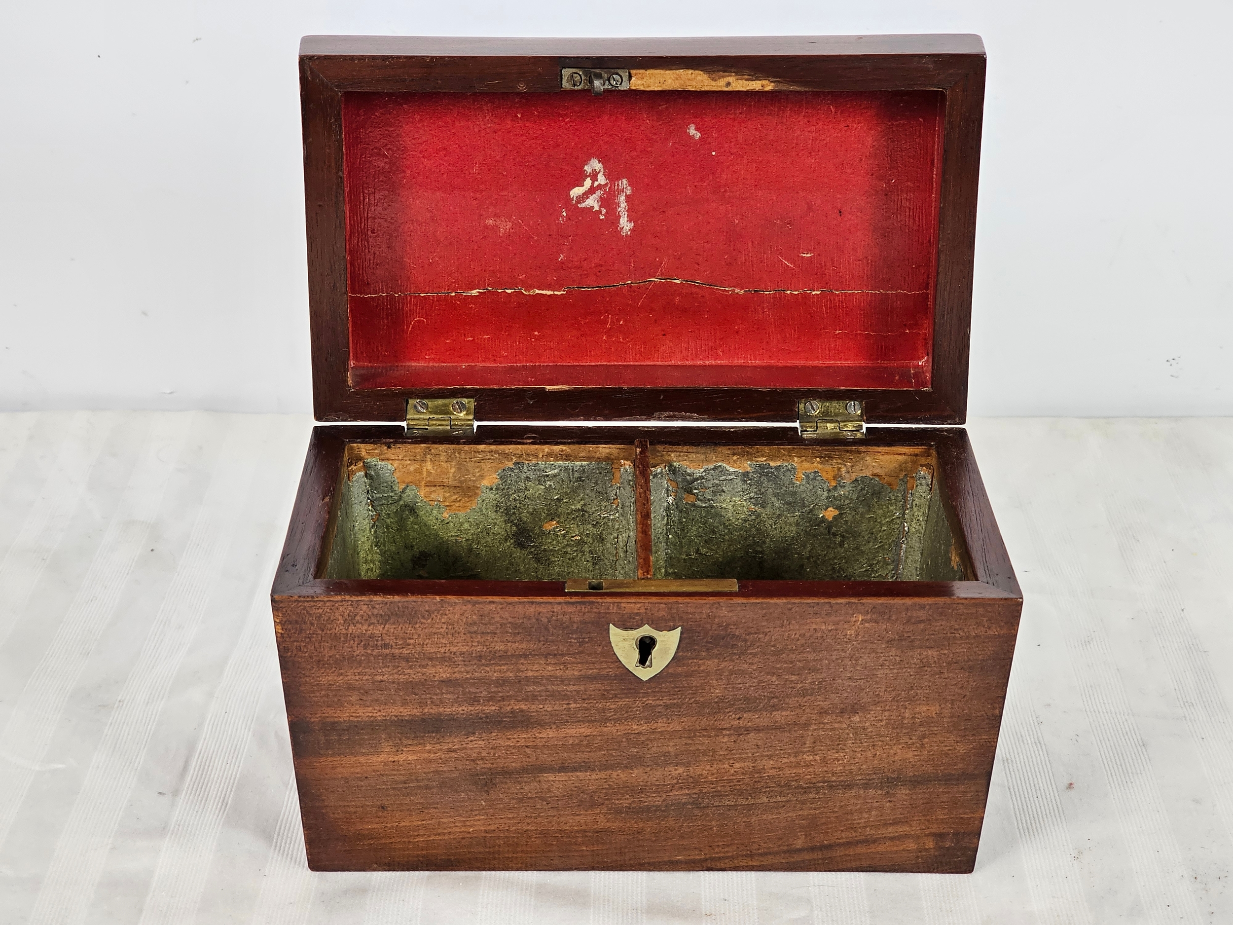 A 19th century mahogany tea caddy, and an Arts and Crafts box with brass and copper repousse - Image 4 of 6