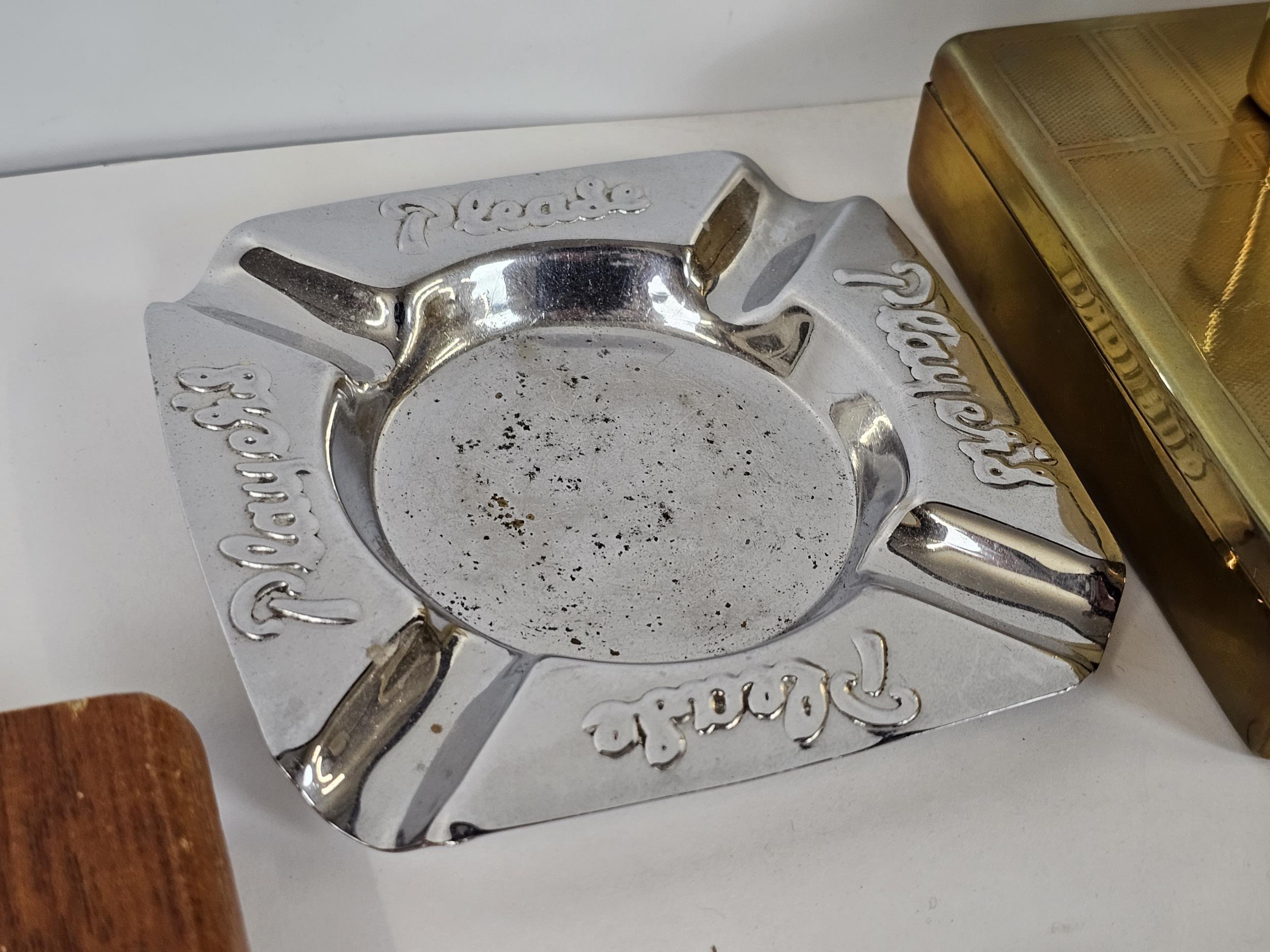 A large quantity of tobacciana, including ashtrays - Image 8 of 14