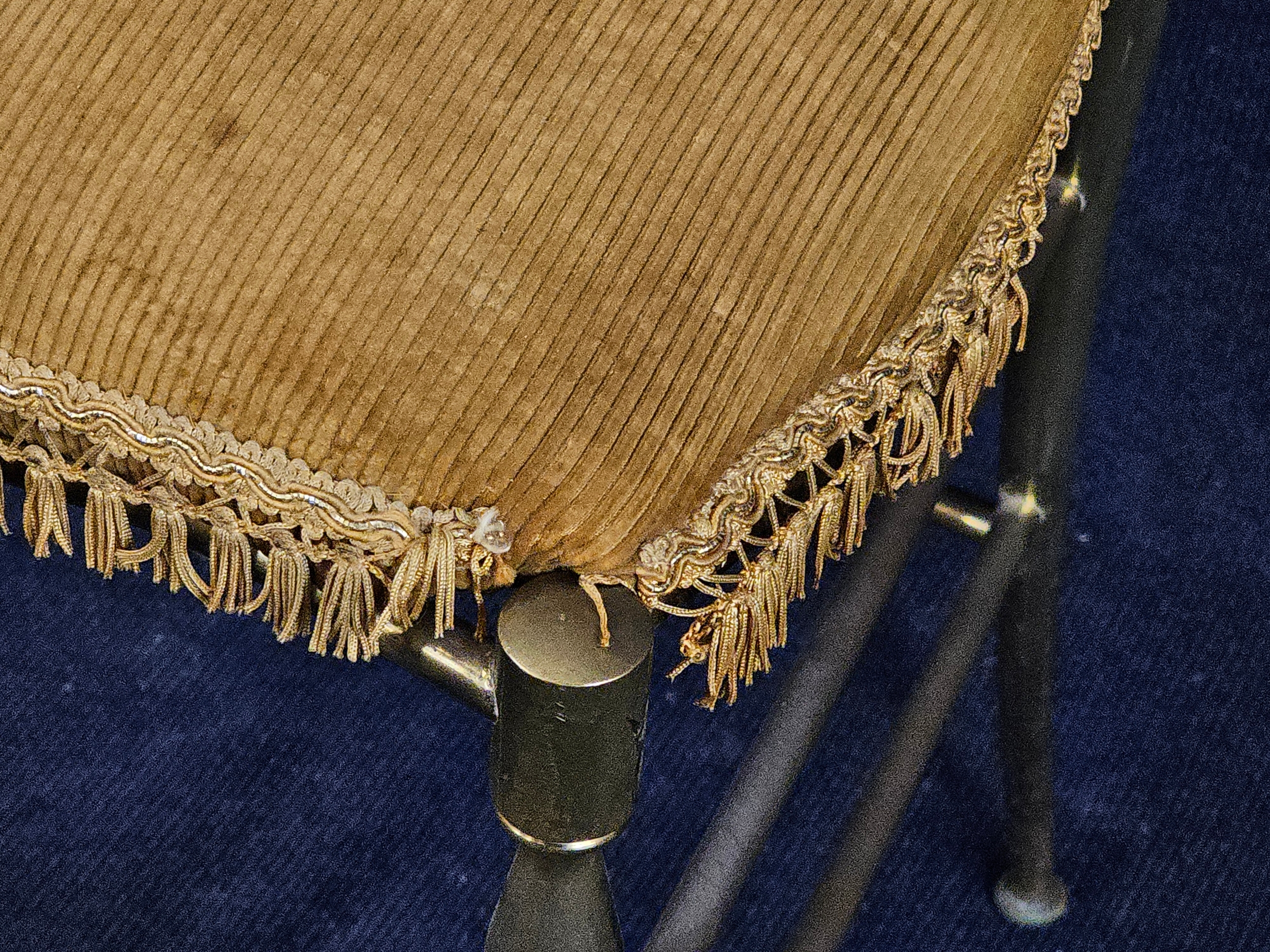 A brass salon chair - Image 5 of 8