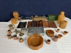 Various small items of copper and treen