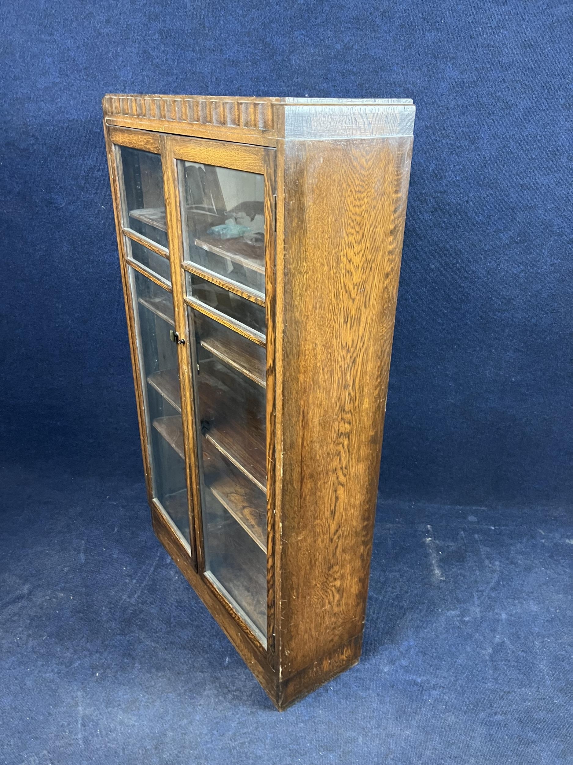 An oak glazed bookcase, early 20th century. H.130 W.75 D.26.cm - Image 5 of 6