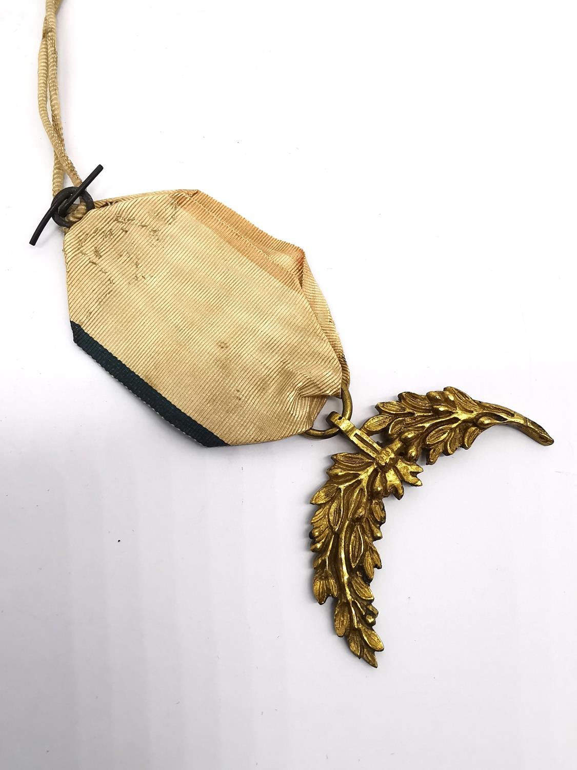 A cream and blue silk collar with gilt metal laurel sprig medal. - Image 4 of 5