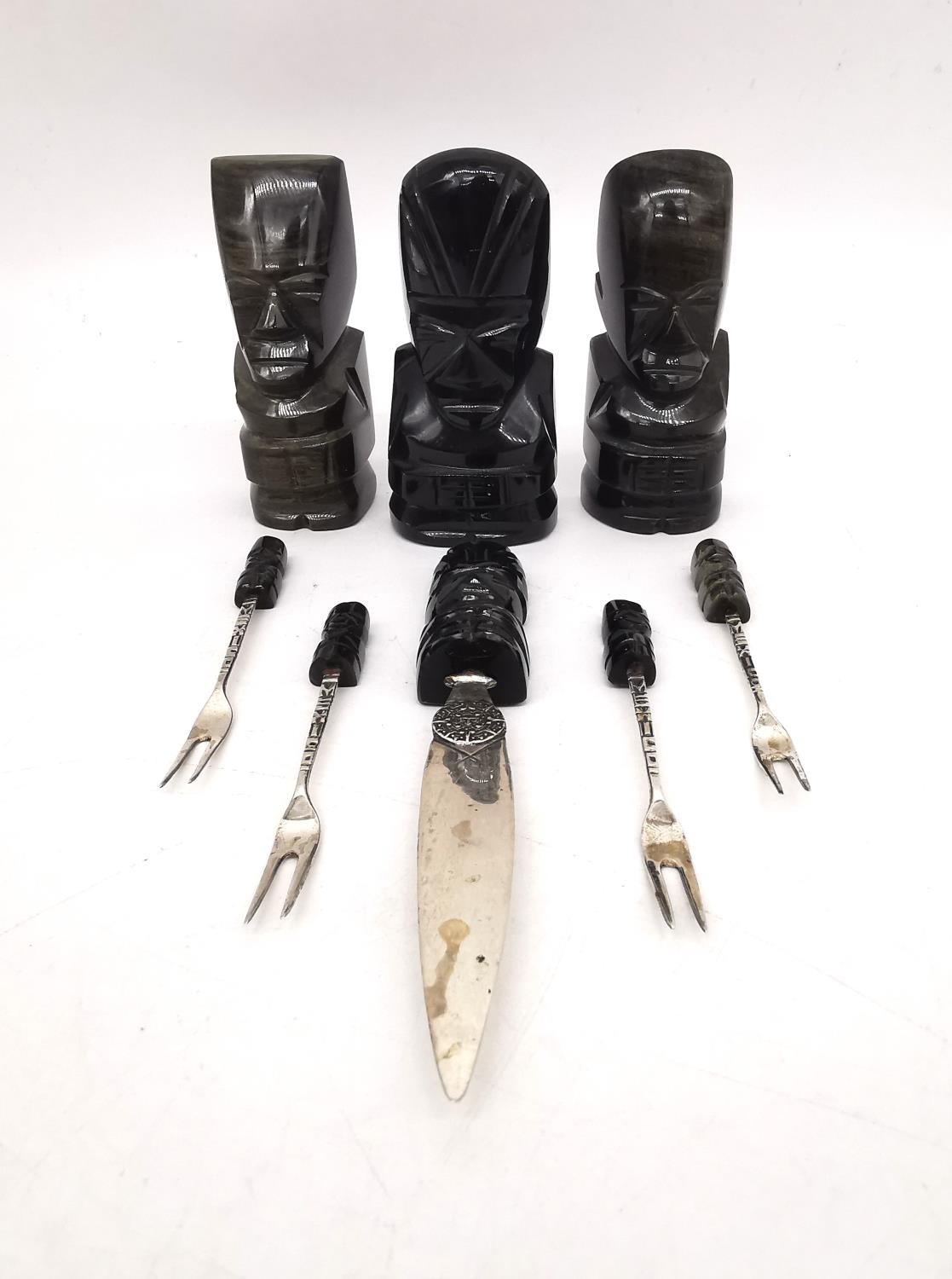 A collection of Mexican silver and gold sheen obsidian pieces, including a knife, set of four - Image 4 of 8