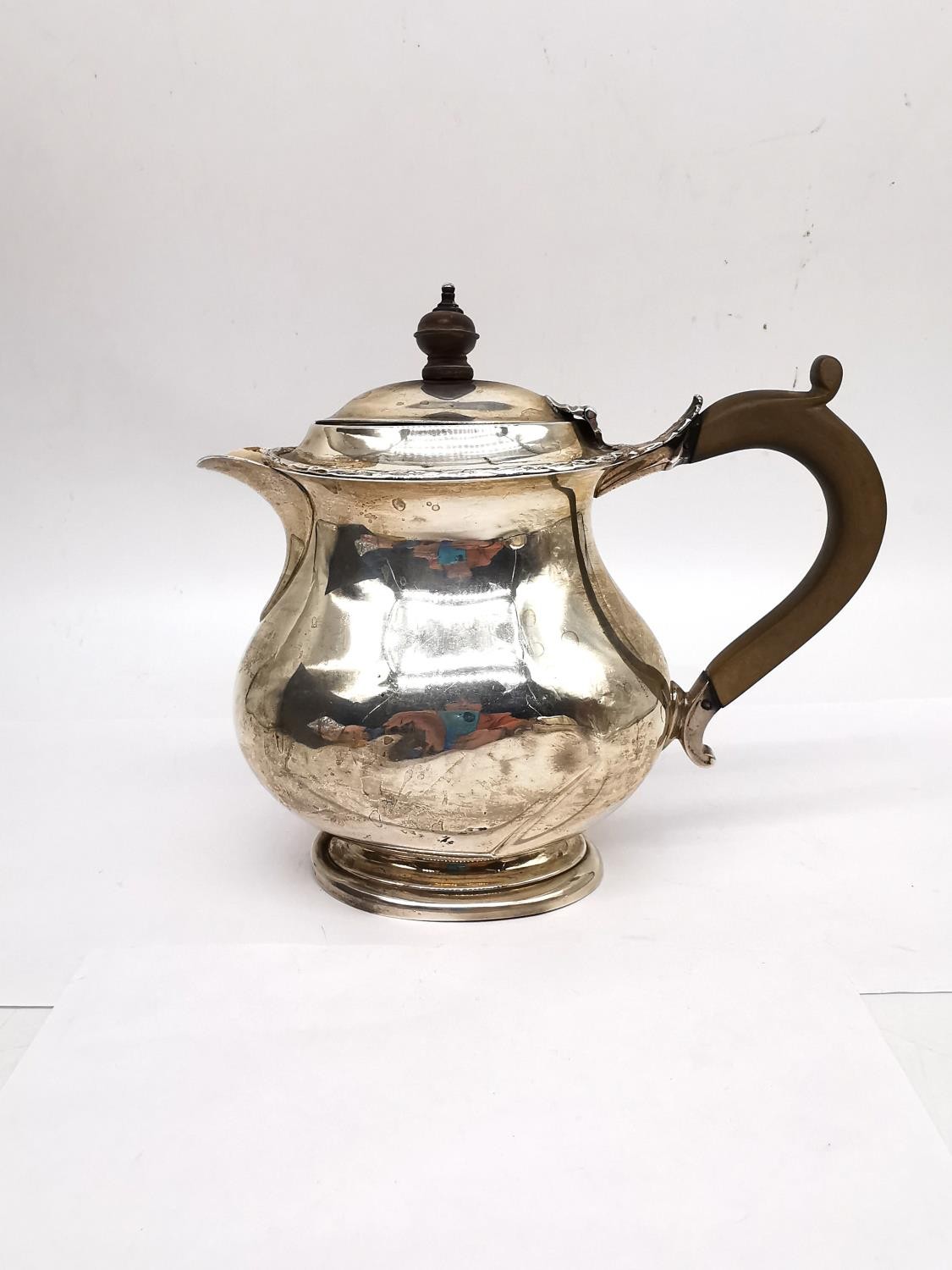 An Art Deco silver coffee pot by William Neale with plastic handle. Hallmarked: Birmingham, 1929. - Image 2 of 4