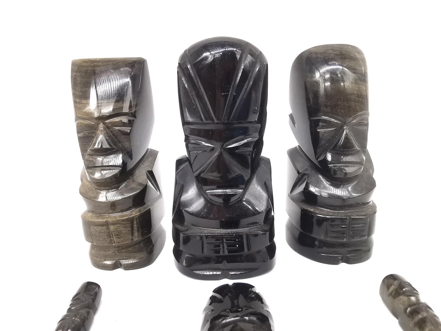 A collection of Mexican silver and gold sheen obsidian pieces, including a knife, set of four - Image 2 of 8