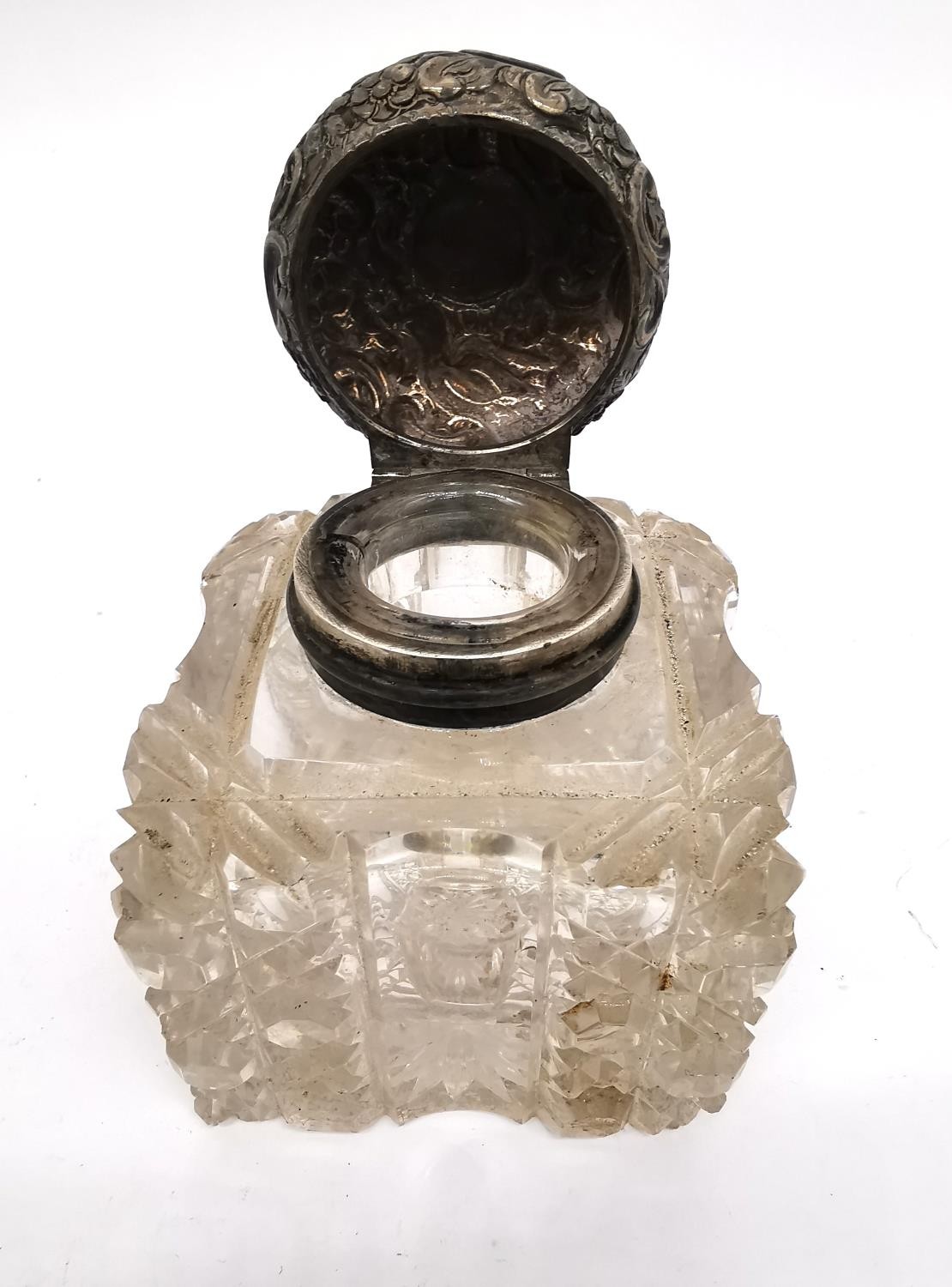 A collection of silver and silver plate, including a cut glass and repousse silver inkwell with - Image 2 of 11