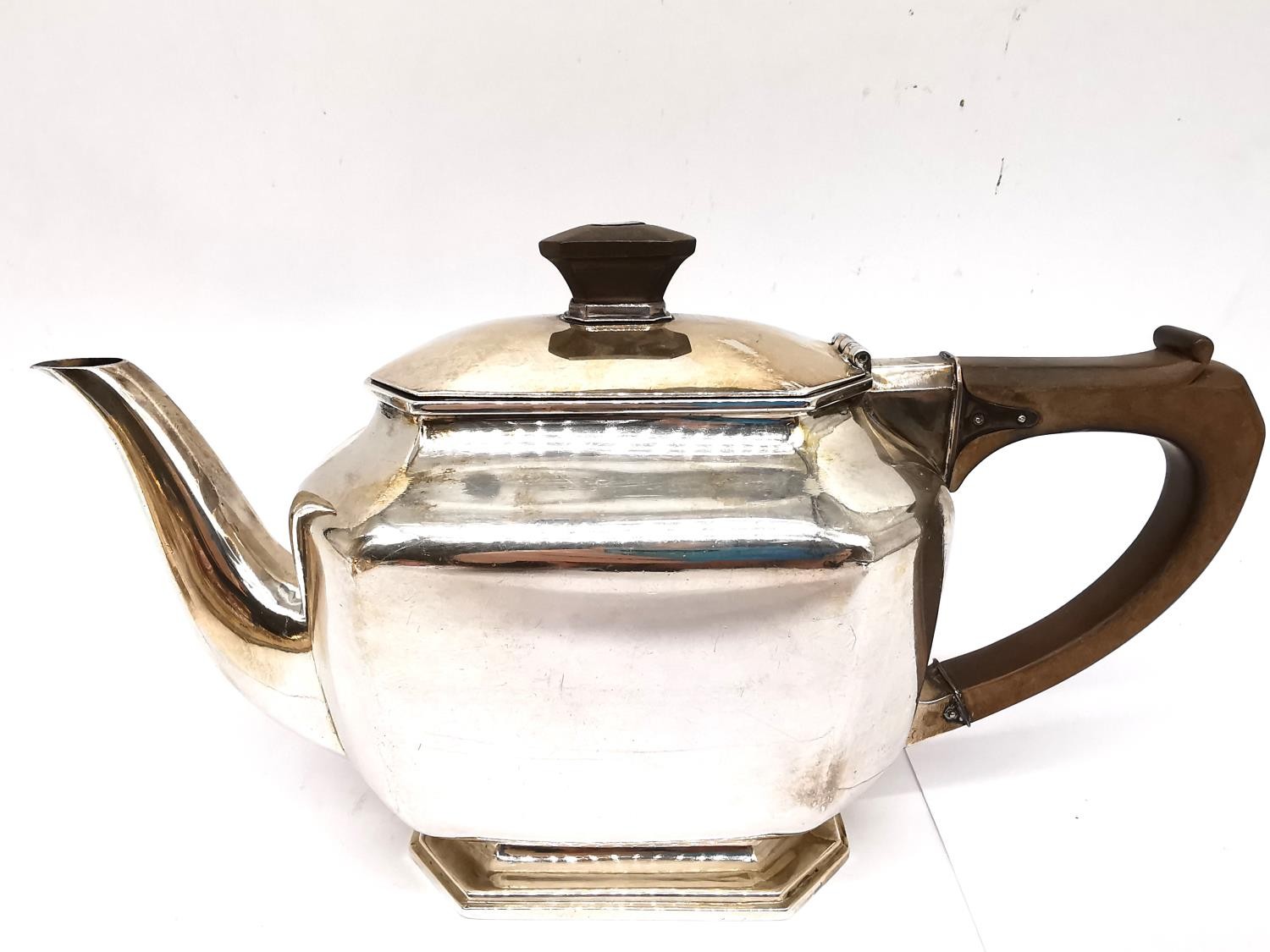 An Art Deco three piece silver tea set by Roberts & Belk, consisting of a teapot, twin handled sugar - Image 3 of 9