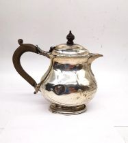 An Art Deco silver coffee pot by William Neale with plastic handle. Hallmarked: Birmingham, 1929.