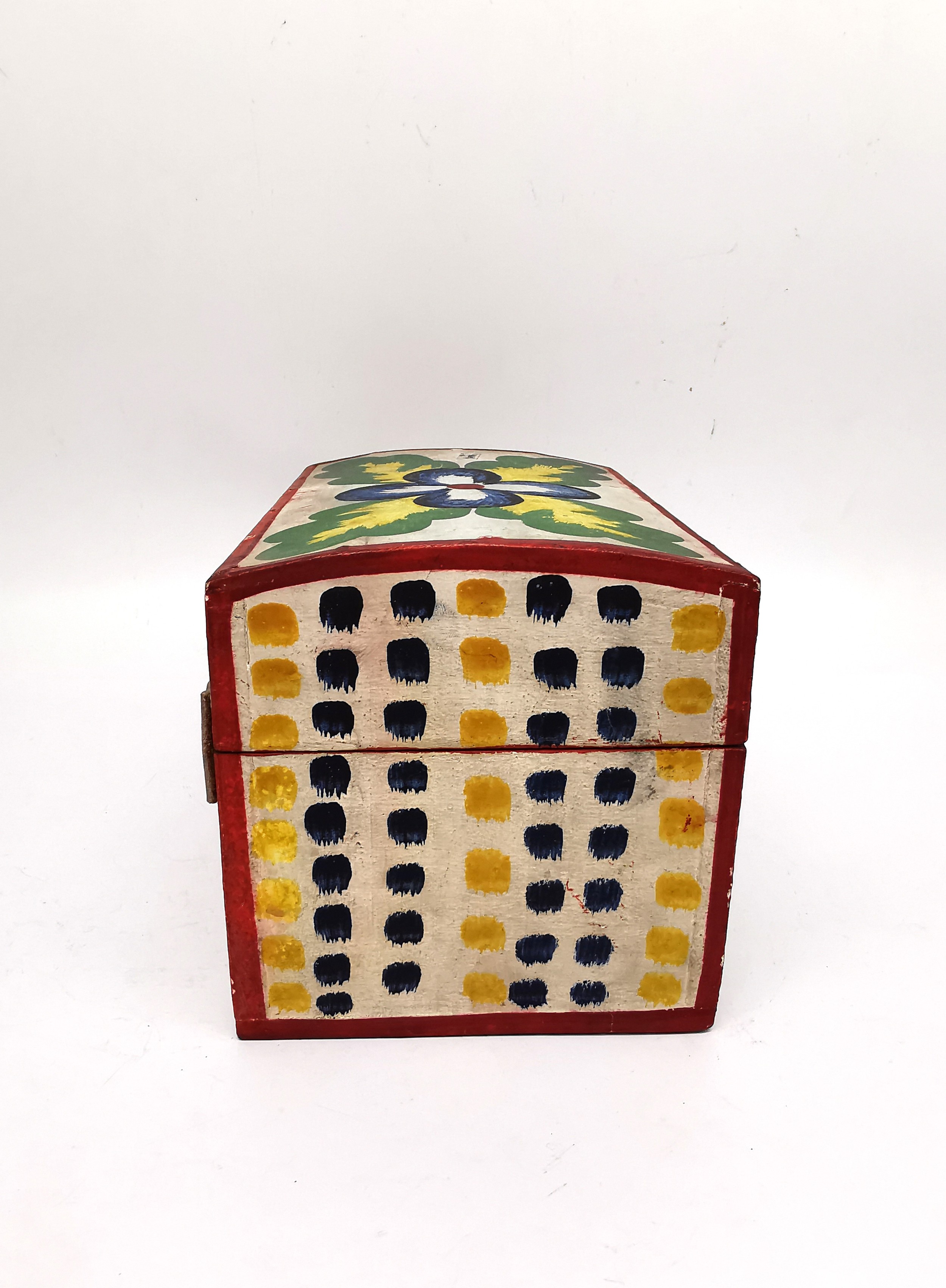 A Mexican folk art painted wooden casket with a carved frieze to the inside of lid depicting - Image 3 of 5